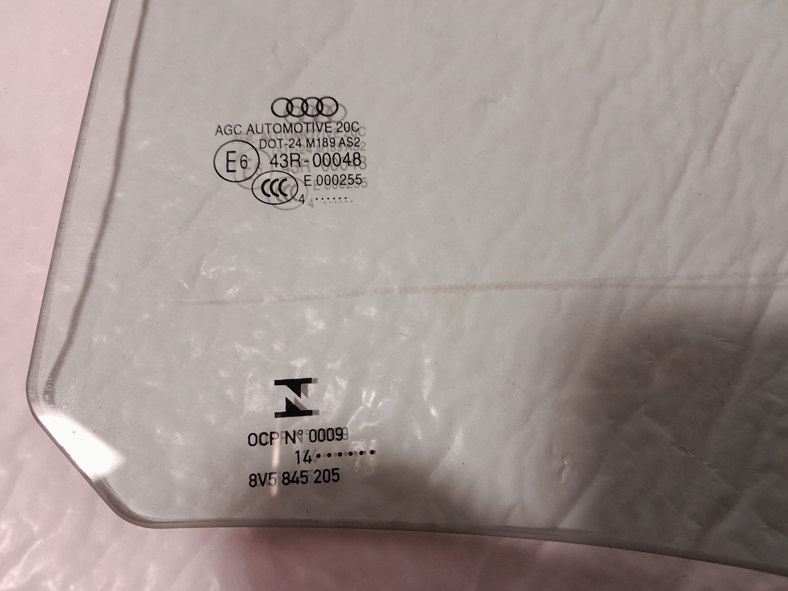 AUDI A4 B9 window left rear part 8V5845205