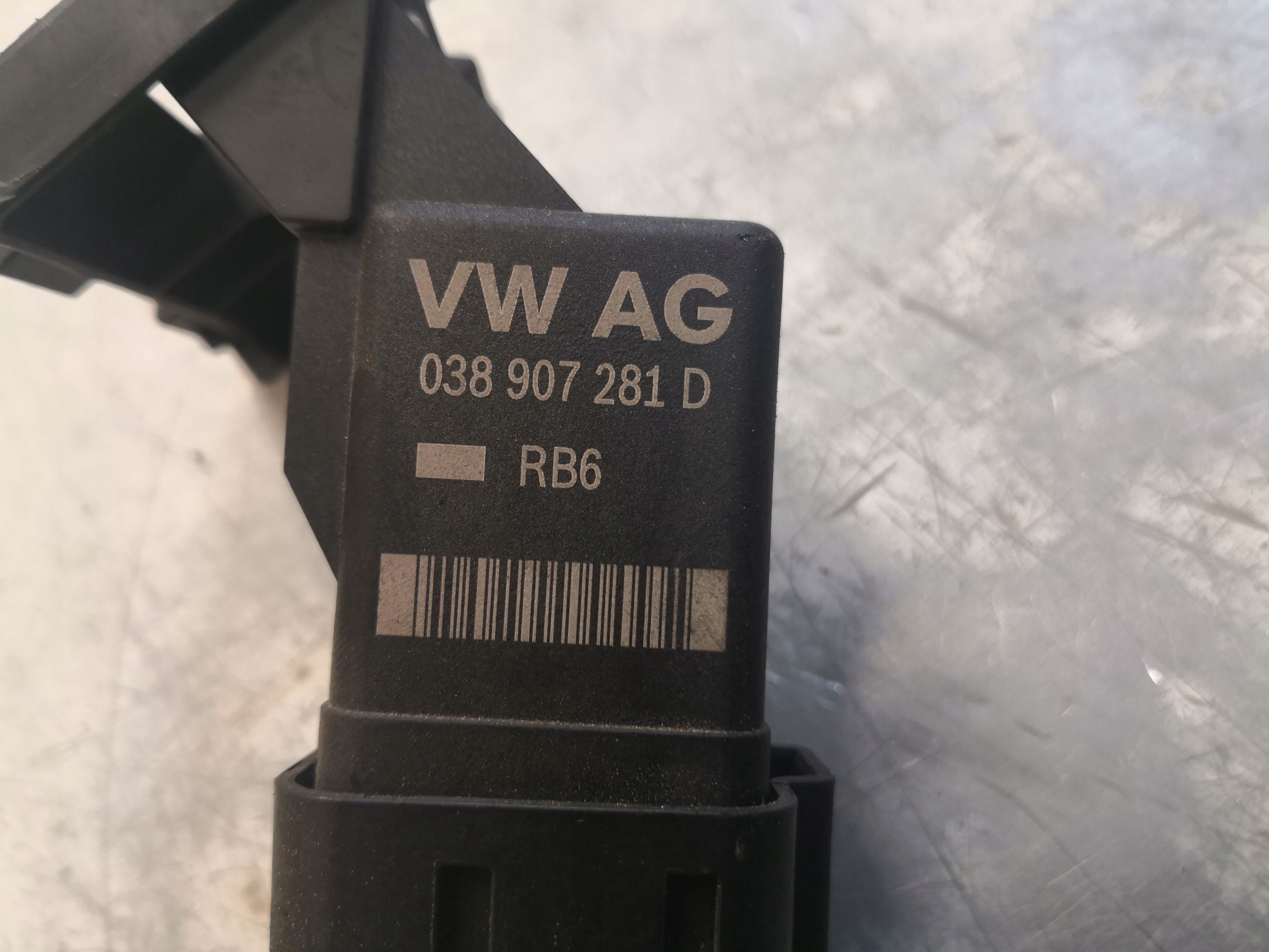 relay plugs ZAROWYCH VW SKODA AUDI 038907281D