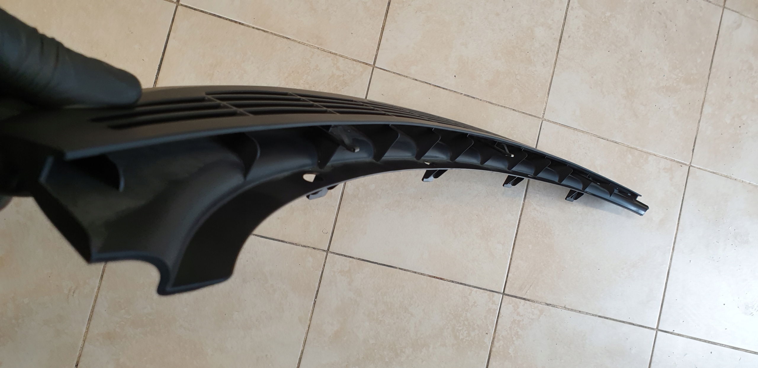 torpedo grid rear. moulding BMW 3 E92 COUPE
