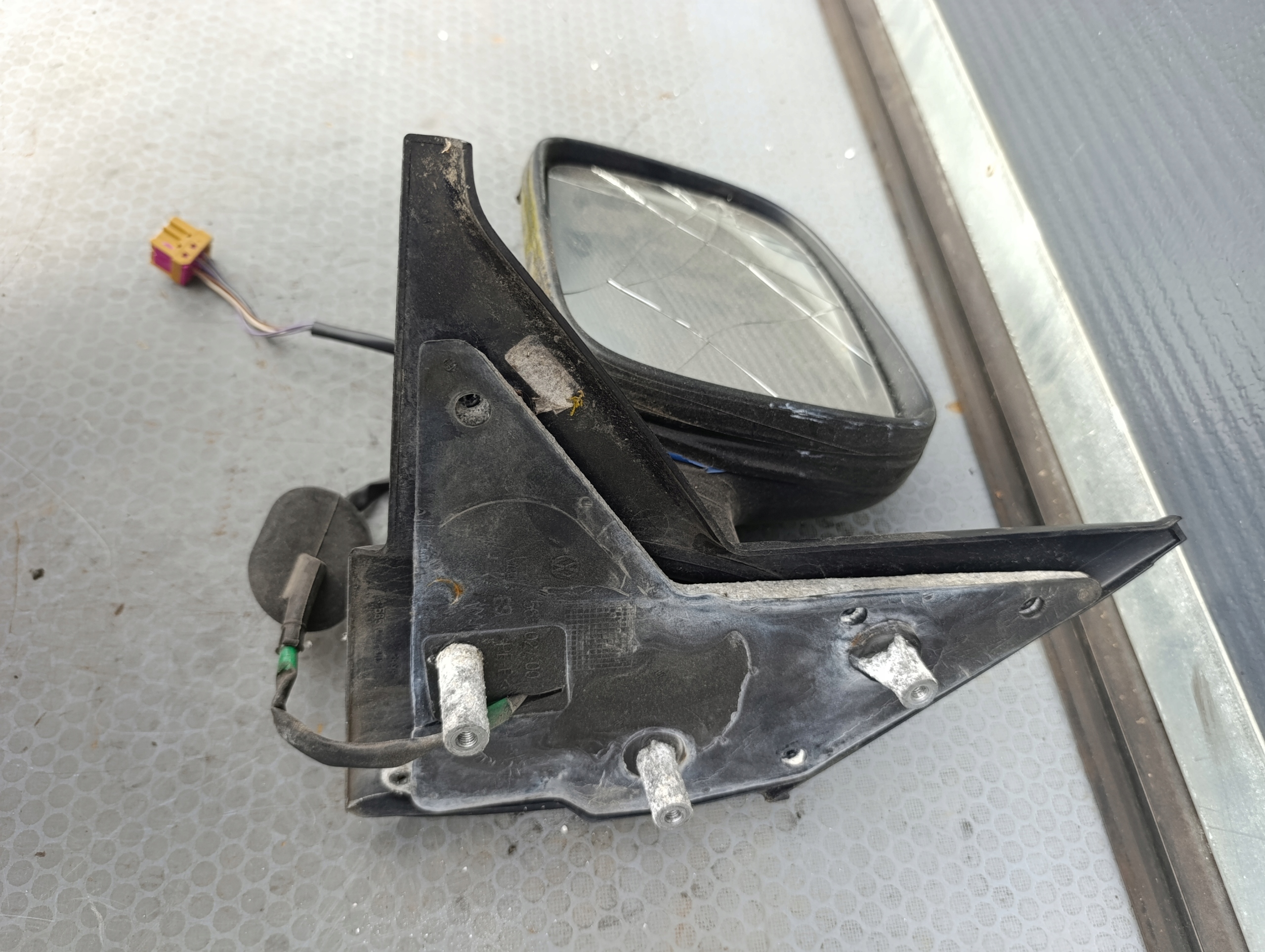 VW T5 mirror left driver´s 5 PIN damaged