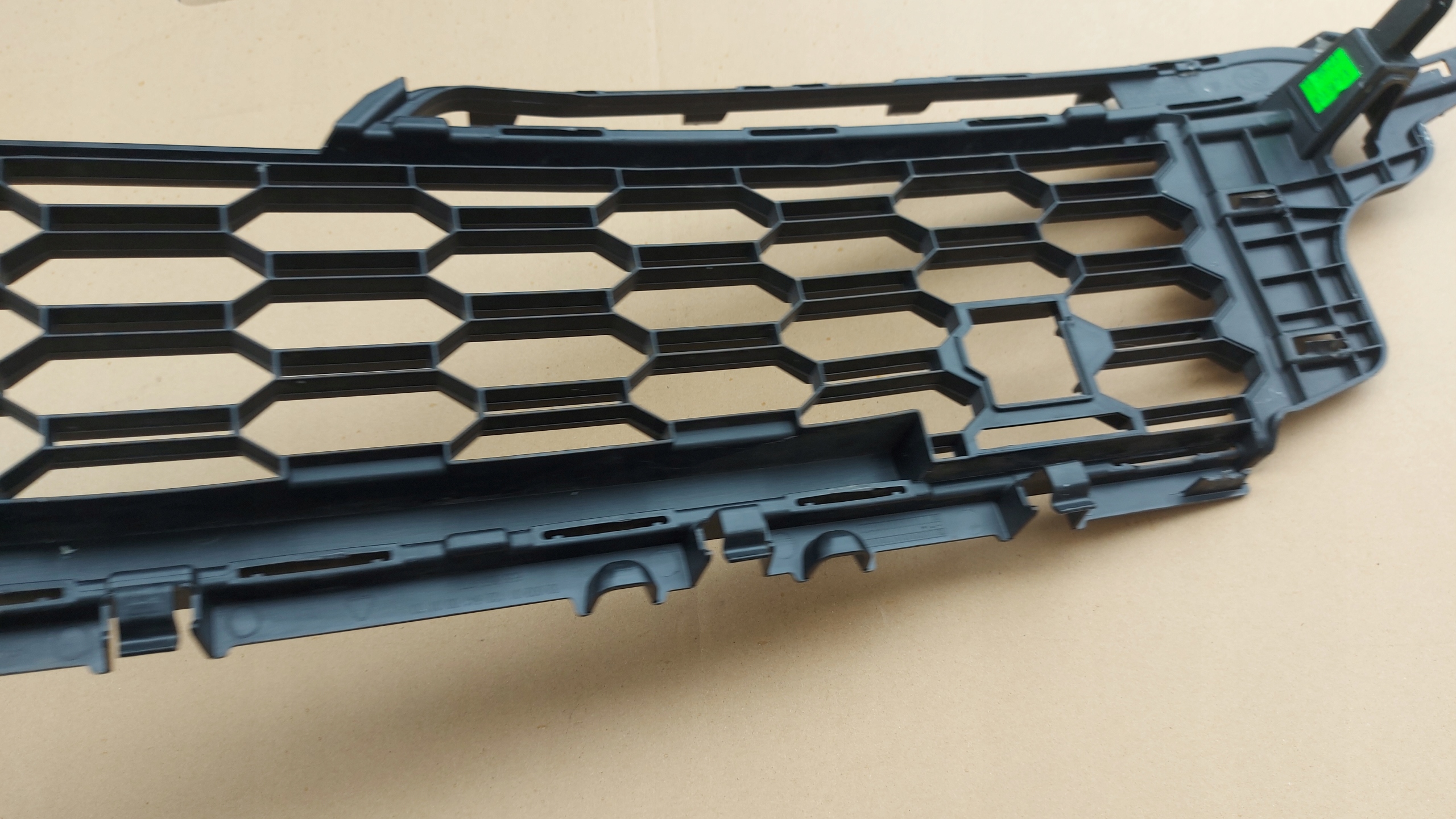 grid of a bumper central front front SKODA KAMIQ 18