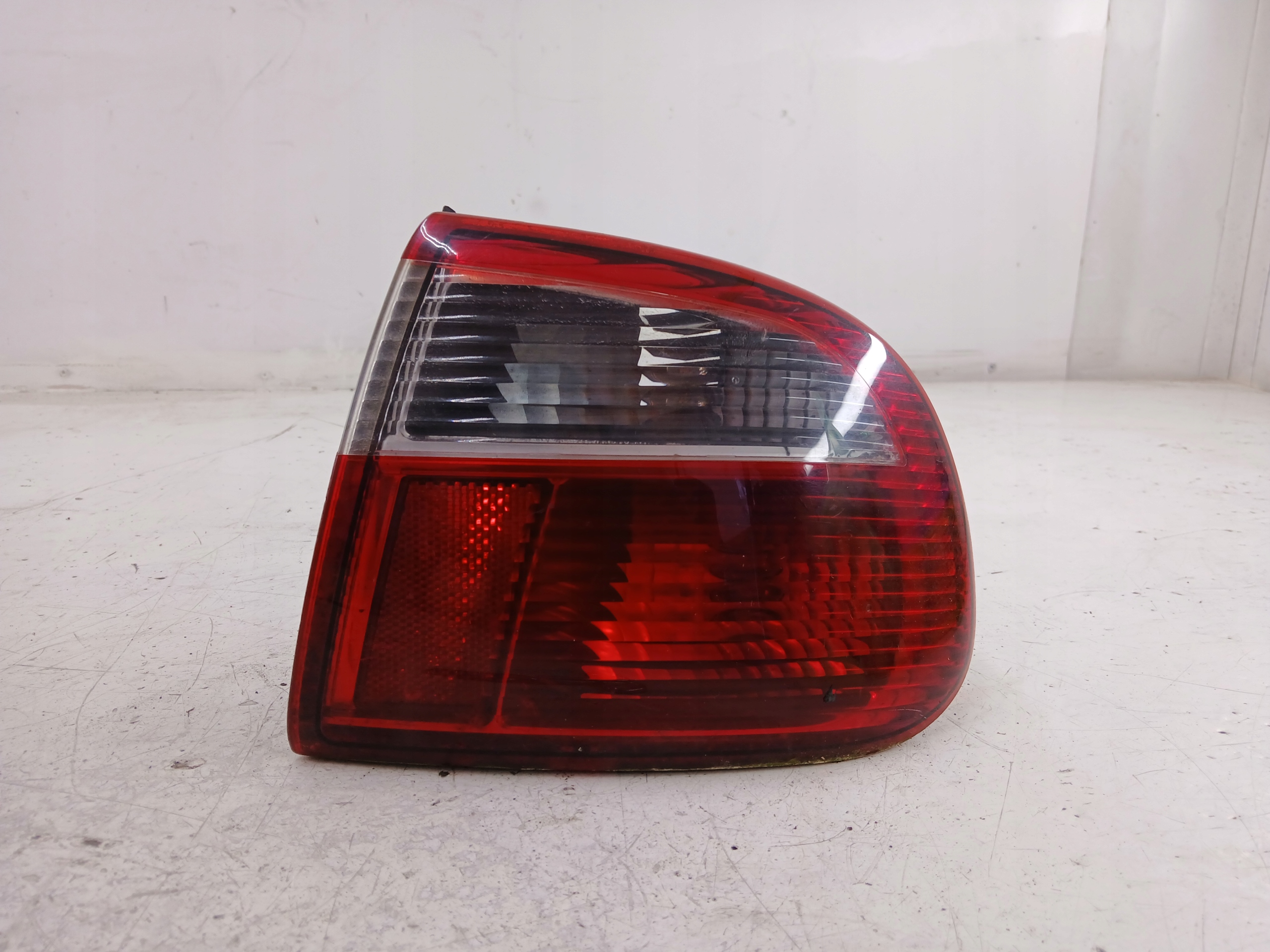 SEAT LEON and light right rear part W fender