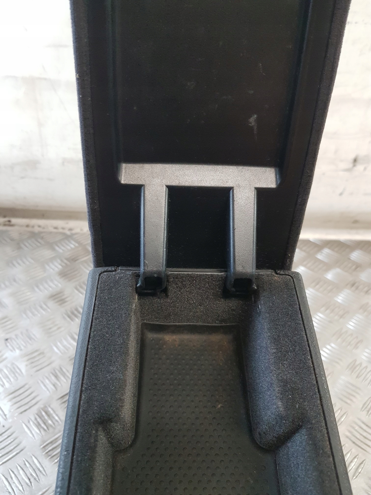 armrest + holder bracket 1J0864273B VW GOLF IV 98R