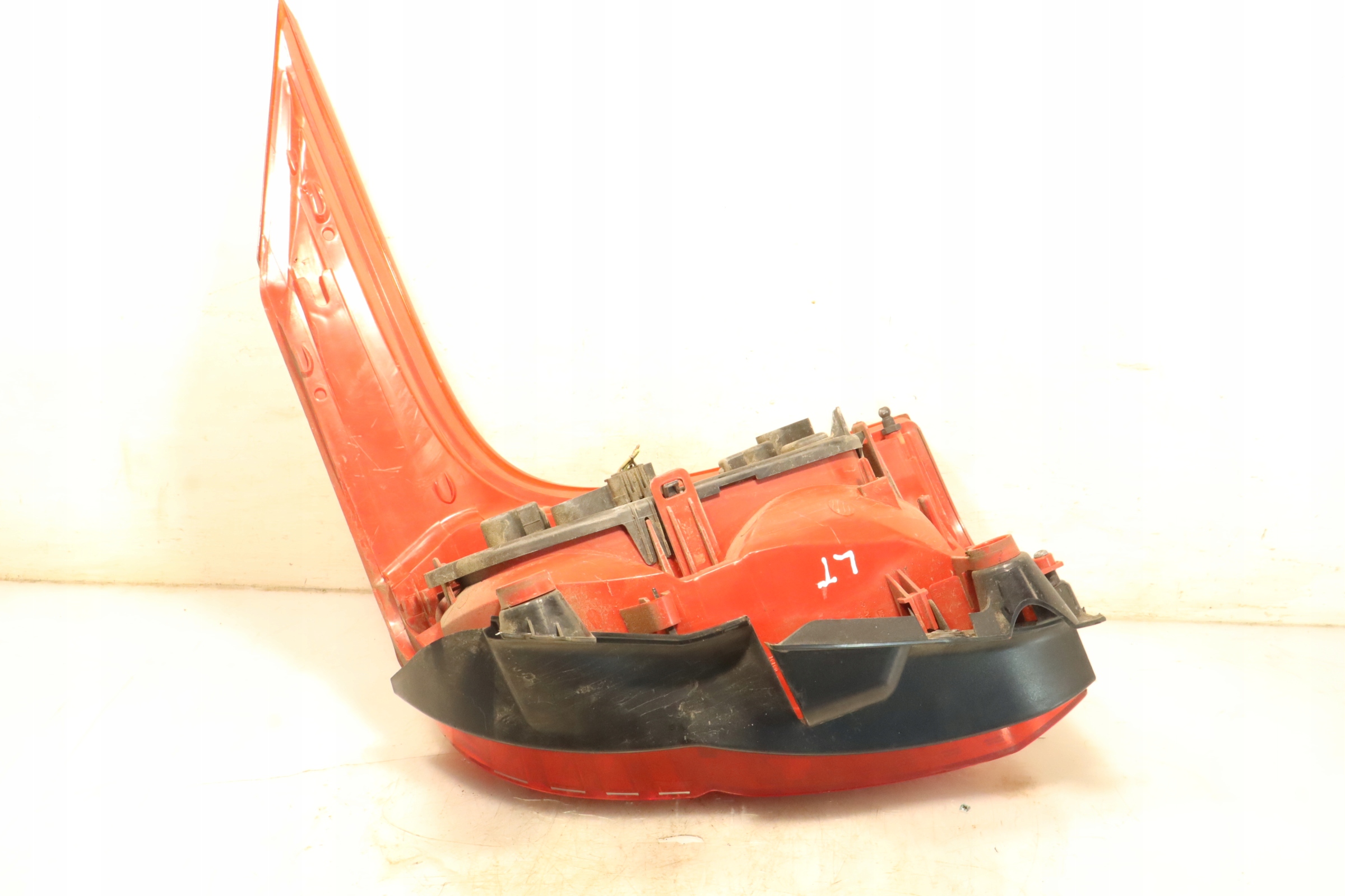 LAMPA LEWA TYLNA PEUGEOT 5008 I MINIVAN Stan opakowania zastępcze