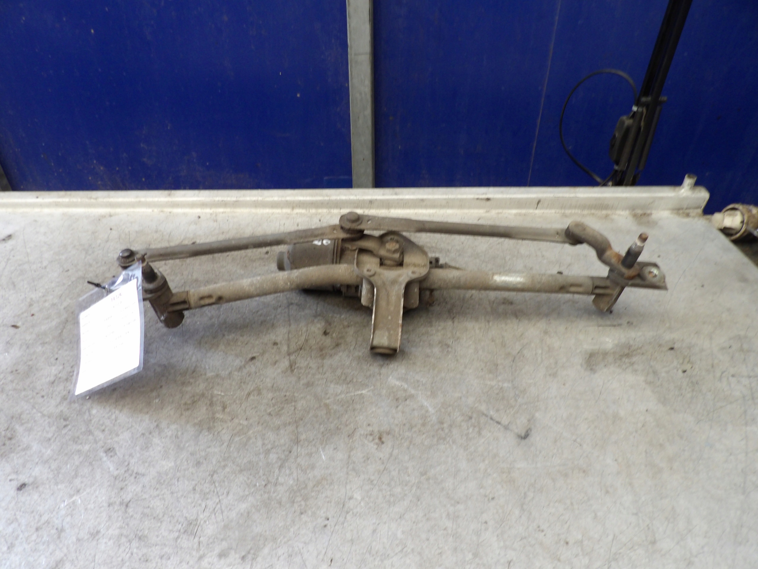 Skoda Fabia and wiper mechanism front