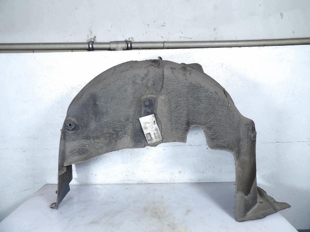INFINITI Q30 mudguard rear part right