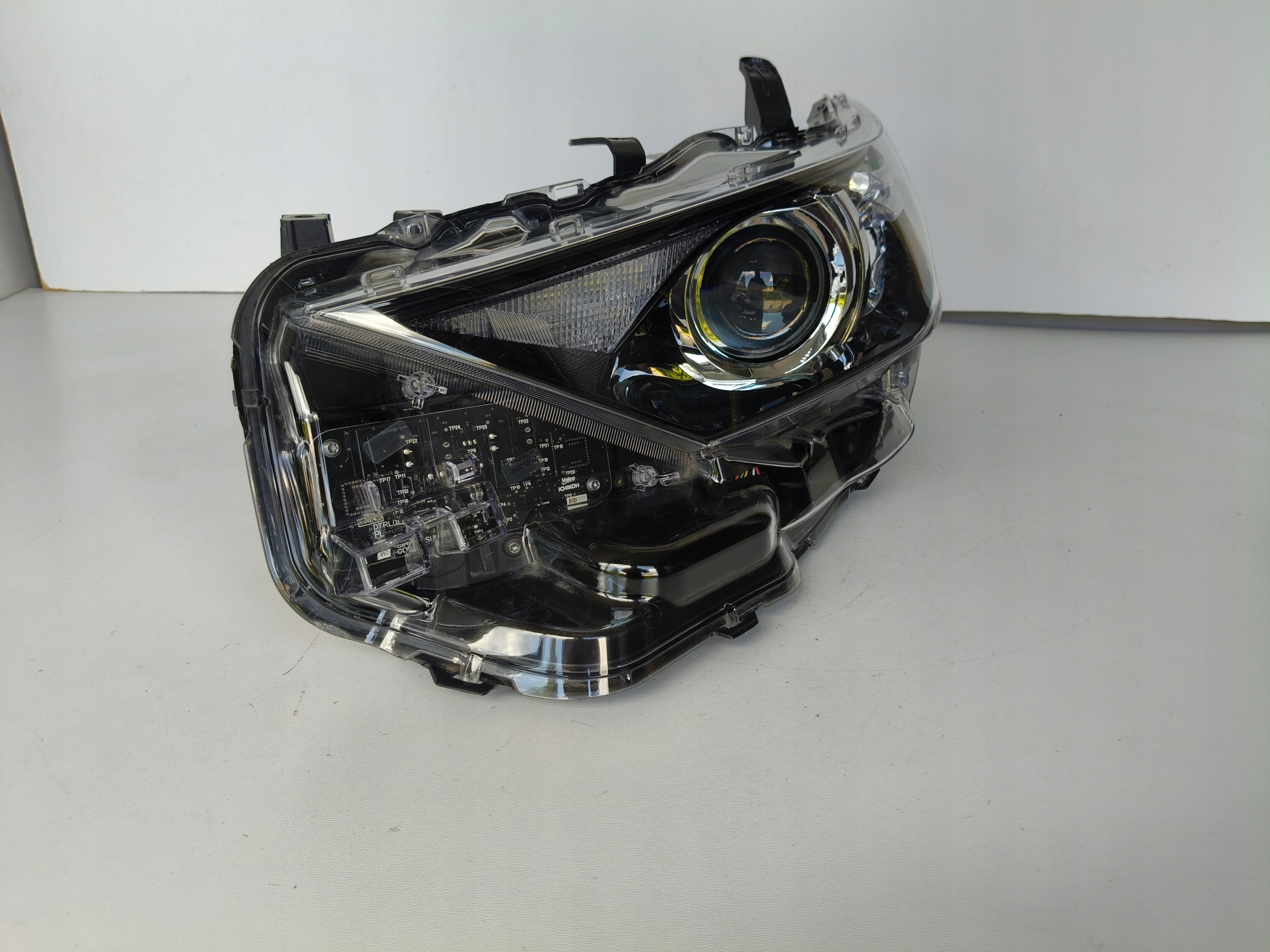 light left REFLEKTOR TOYOTA AURIS II 15- LIFT