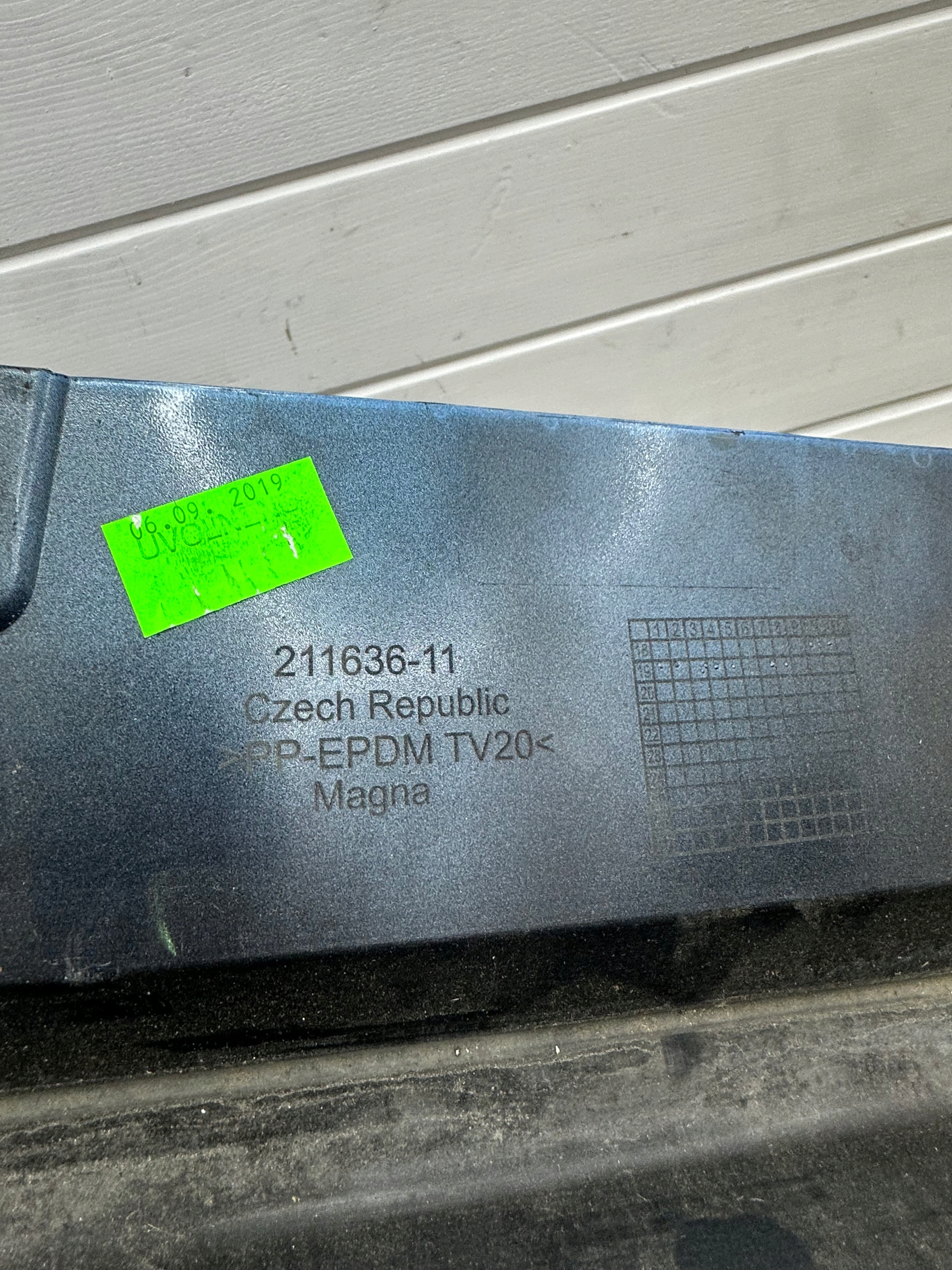 BMW 1 F40 moulding threshold left 7461381