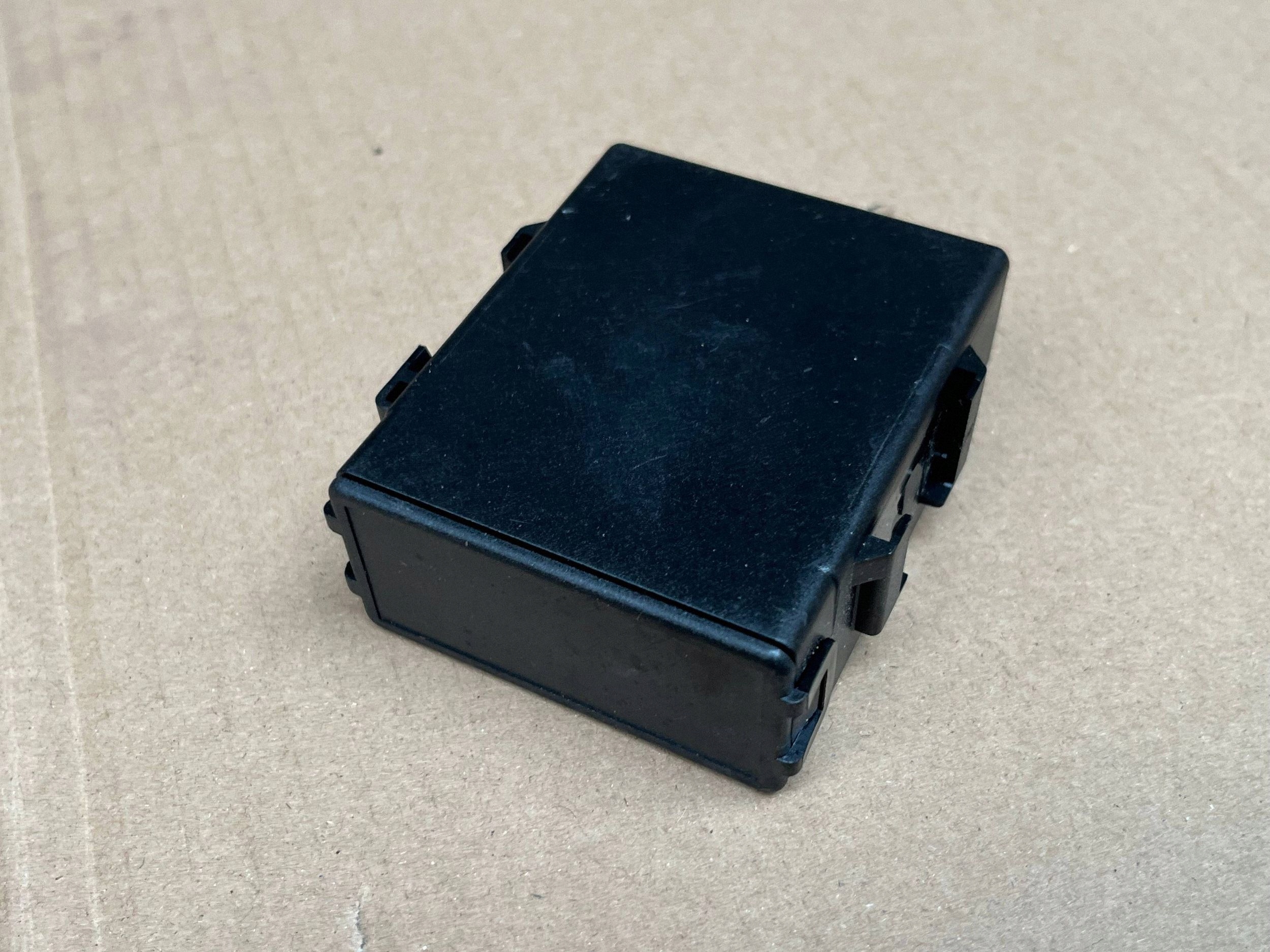 lock windows bocznej of the rear left side Nissan Primera E177