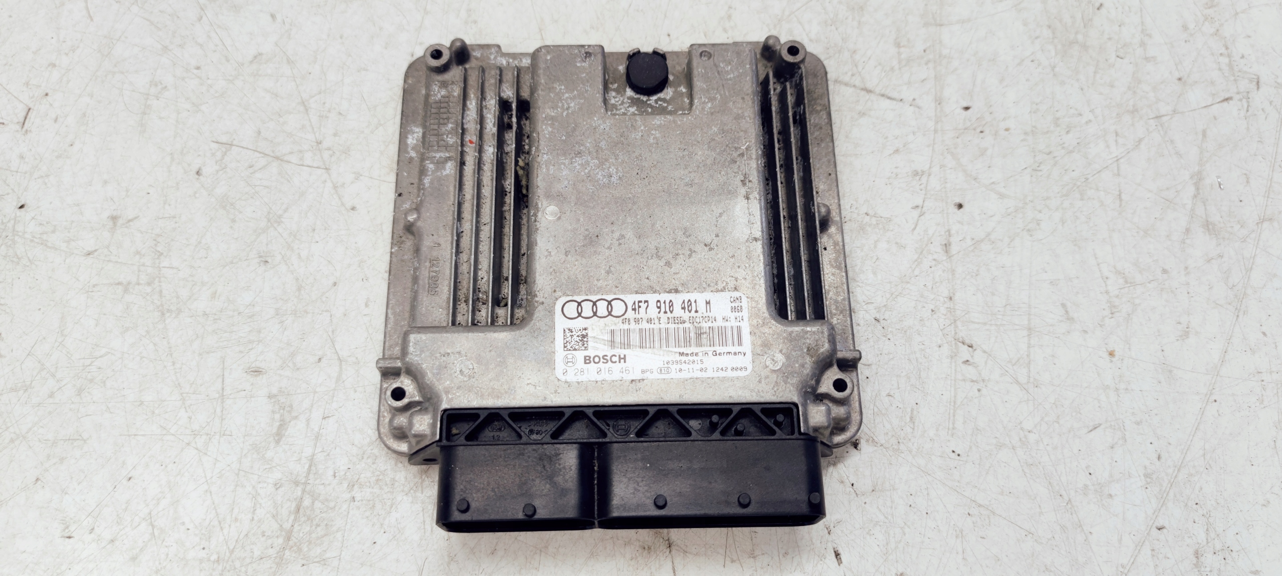 computer control unit of the engine AUDI A6 2.7 4F7910401M
