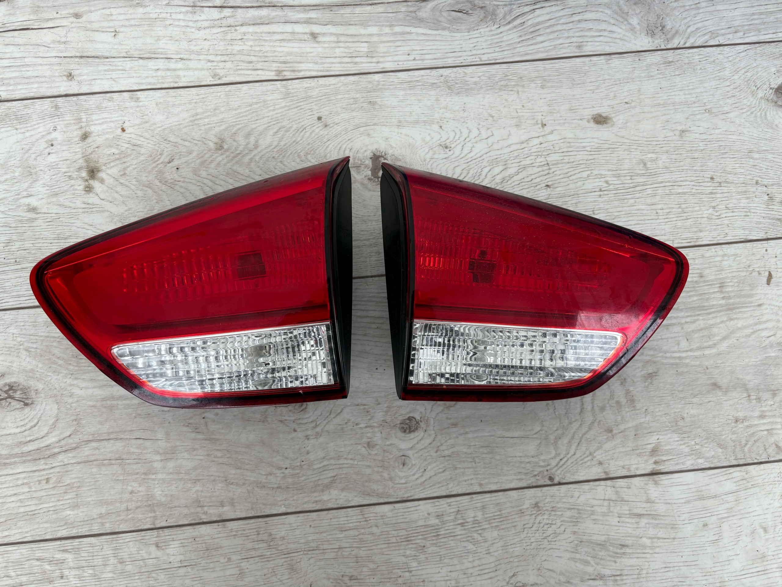 Kia Carens IV 4 2012- light left rear part to the bonnet