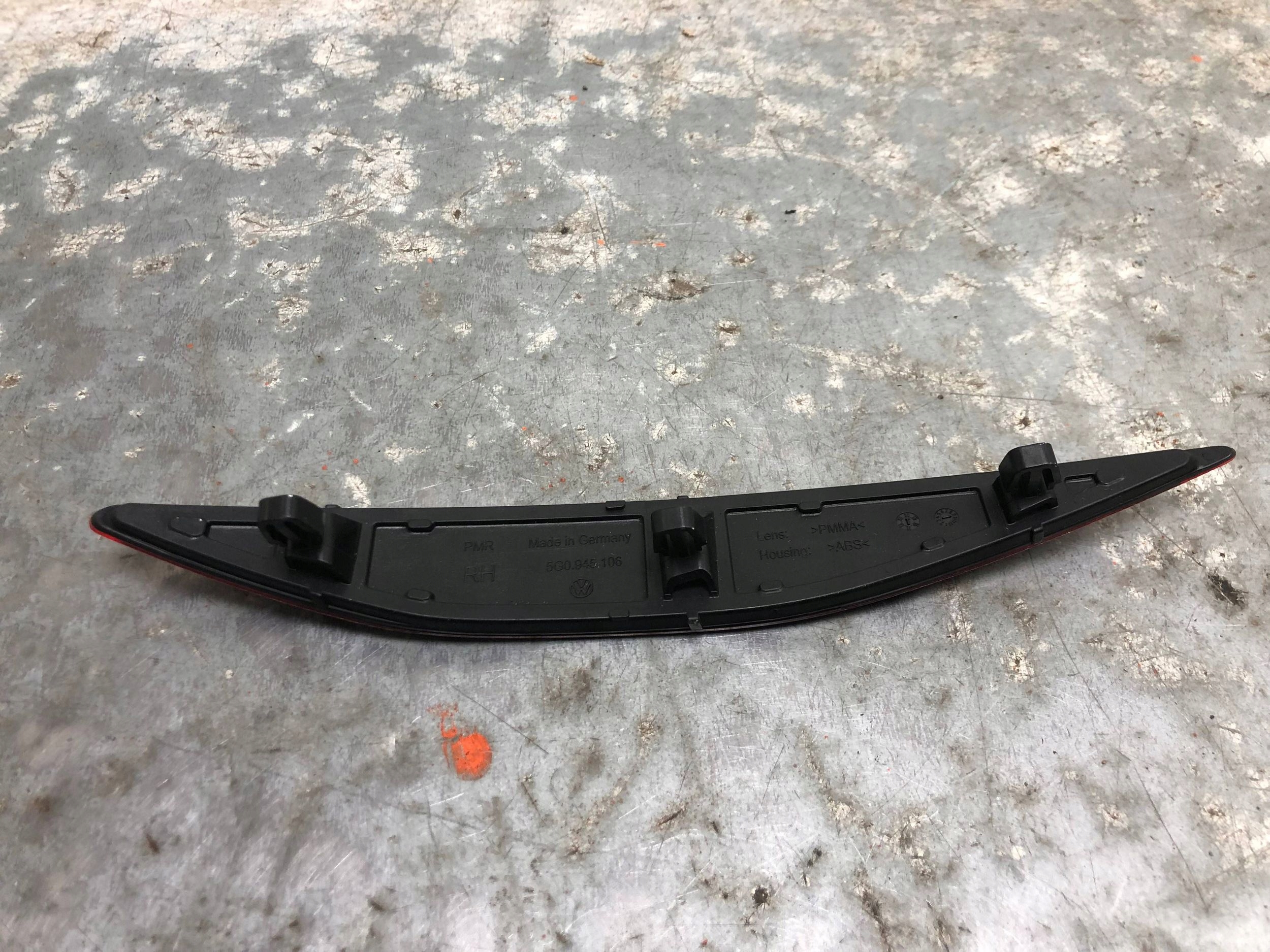 ODBLASK der Stoßstange rechts heck VW GOLF VII 5G0945106