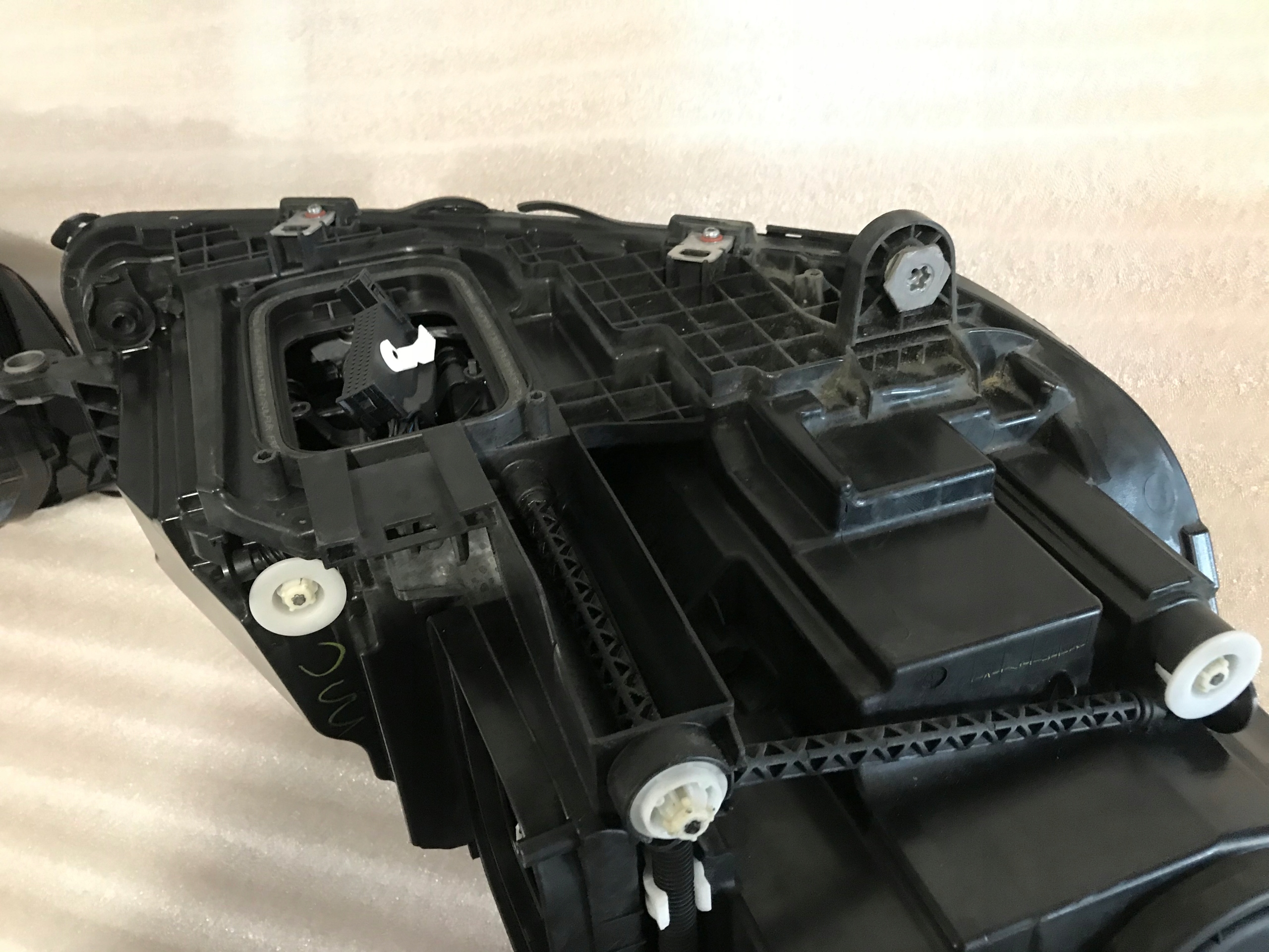 KOMPLET LAMP PRZÓD MERC GLE ML 167 MULTIBEM 2019 Regulacja wysokości elektryczna