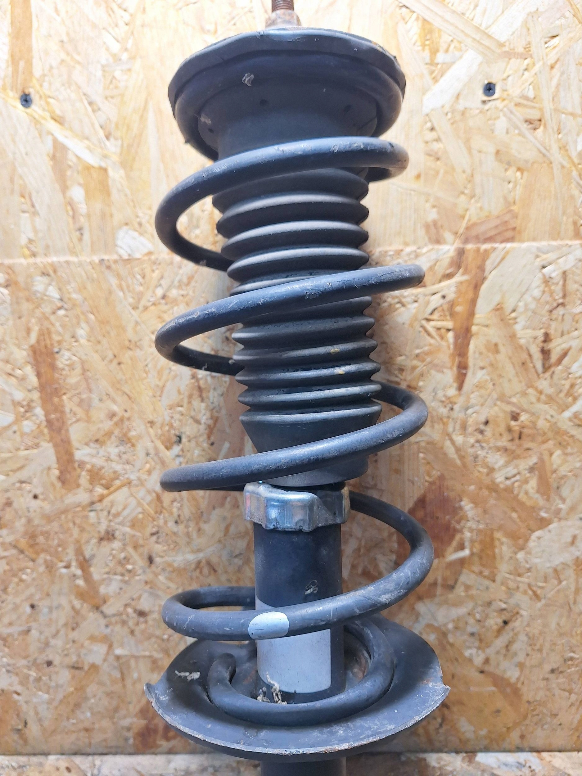 shock absorber left front TOYOTA AYGO and 06-14