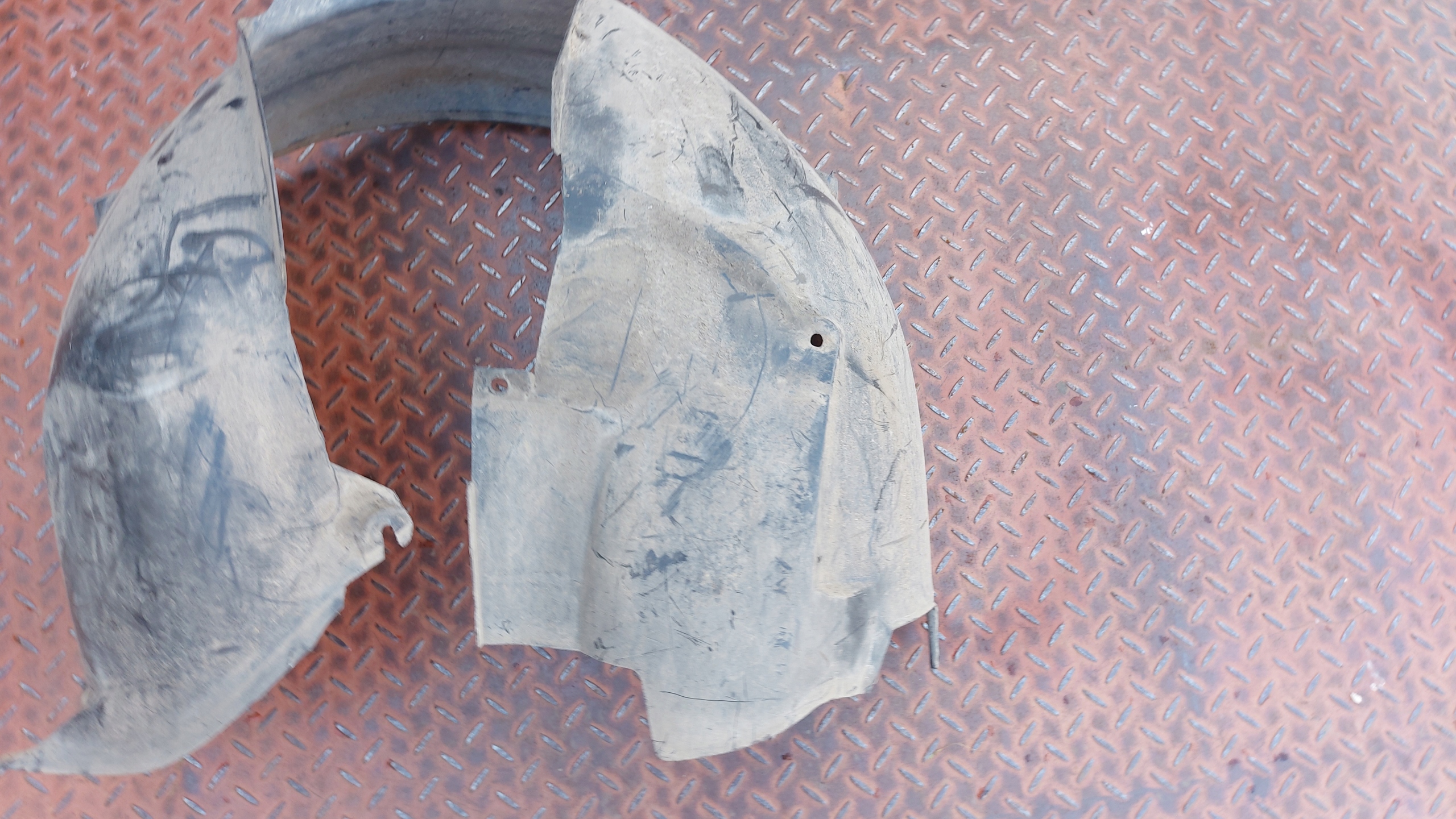mudguard left front VOLVO S60 V70 04-10