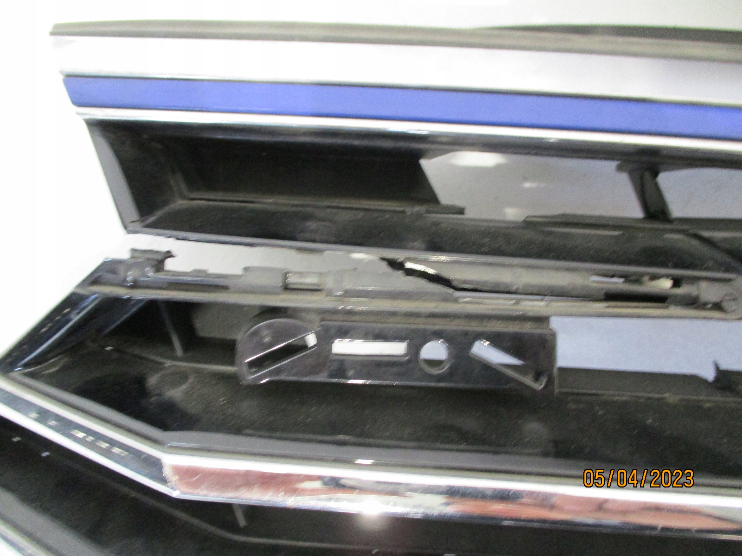 maska dvířka maska Vw PASSAT B8 3G0 poškozená