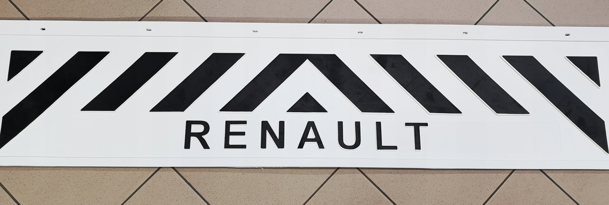 Chlapacz naczepy przyczepy RENAULT bialy tloczony Installation side Rear