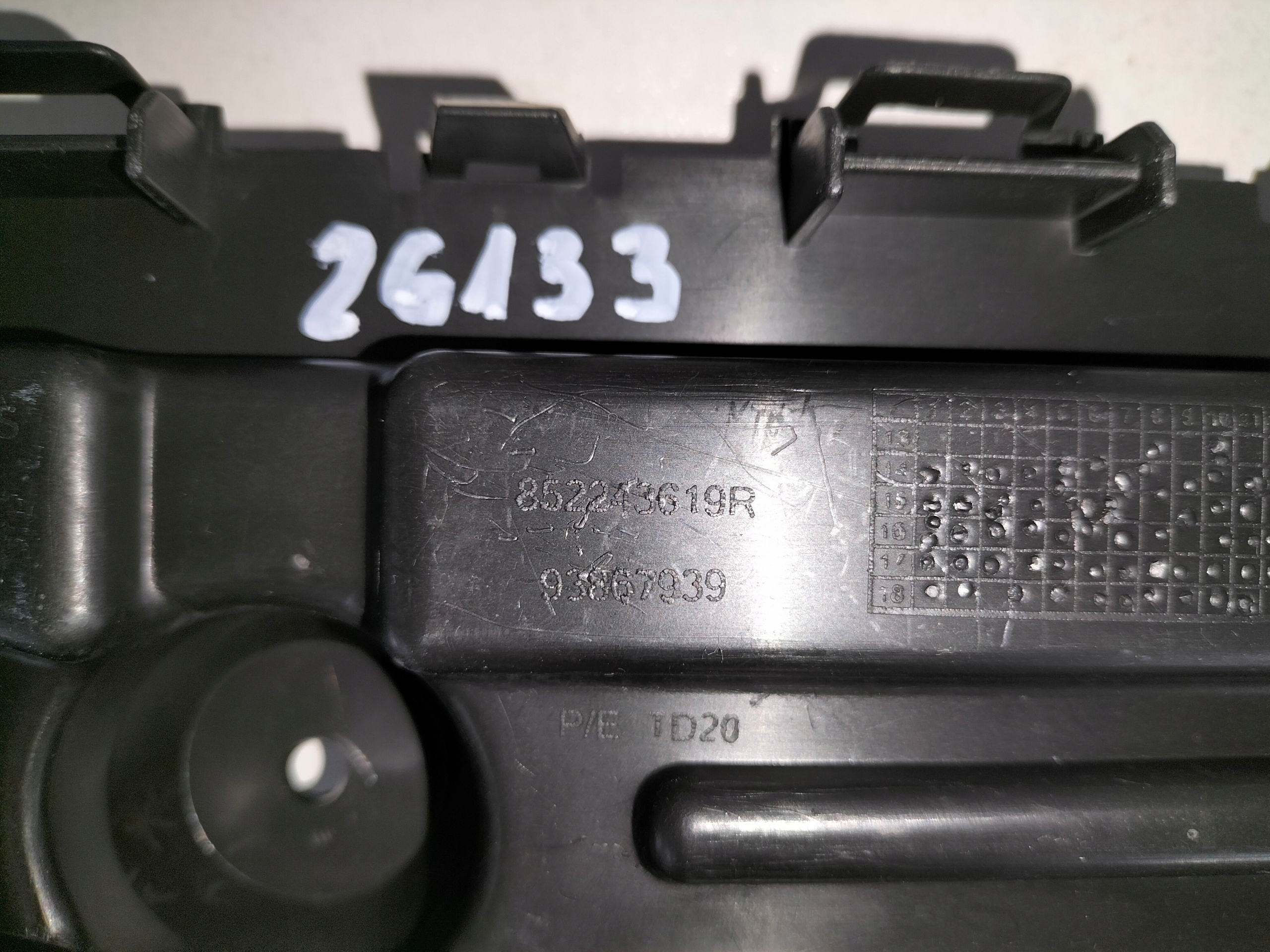 bumper bracket rear part right TRAFIC III VIVARO B 14