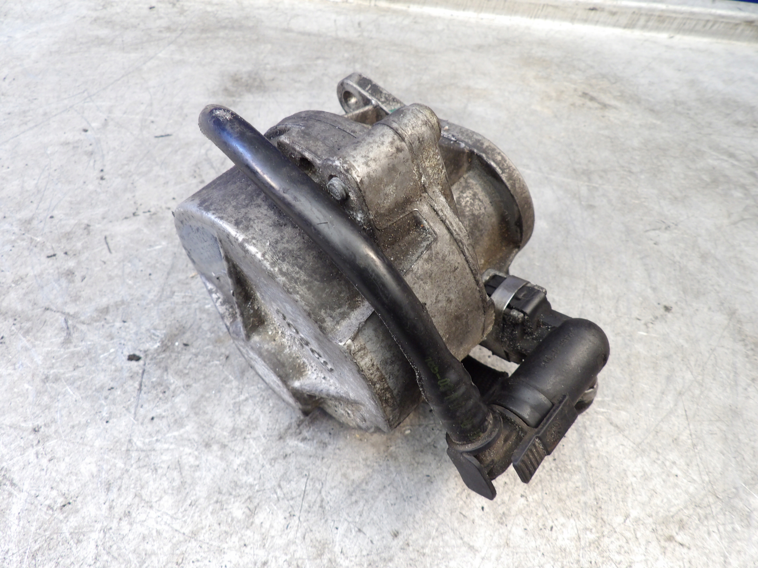 Renault Megane II 1,9D vacum Pompa 163322916