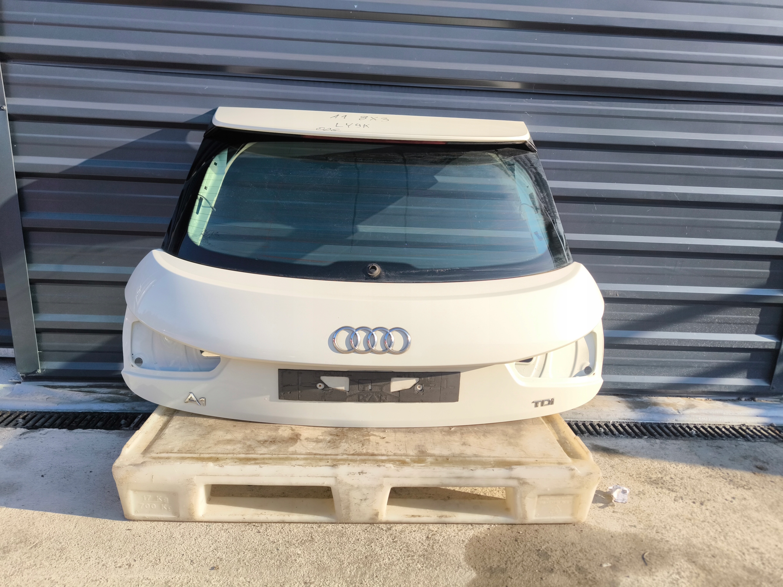 boot doors rear part AUDI A1 8X LY9K 3-door original !!!