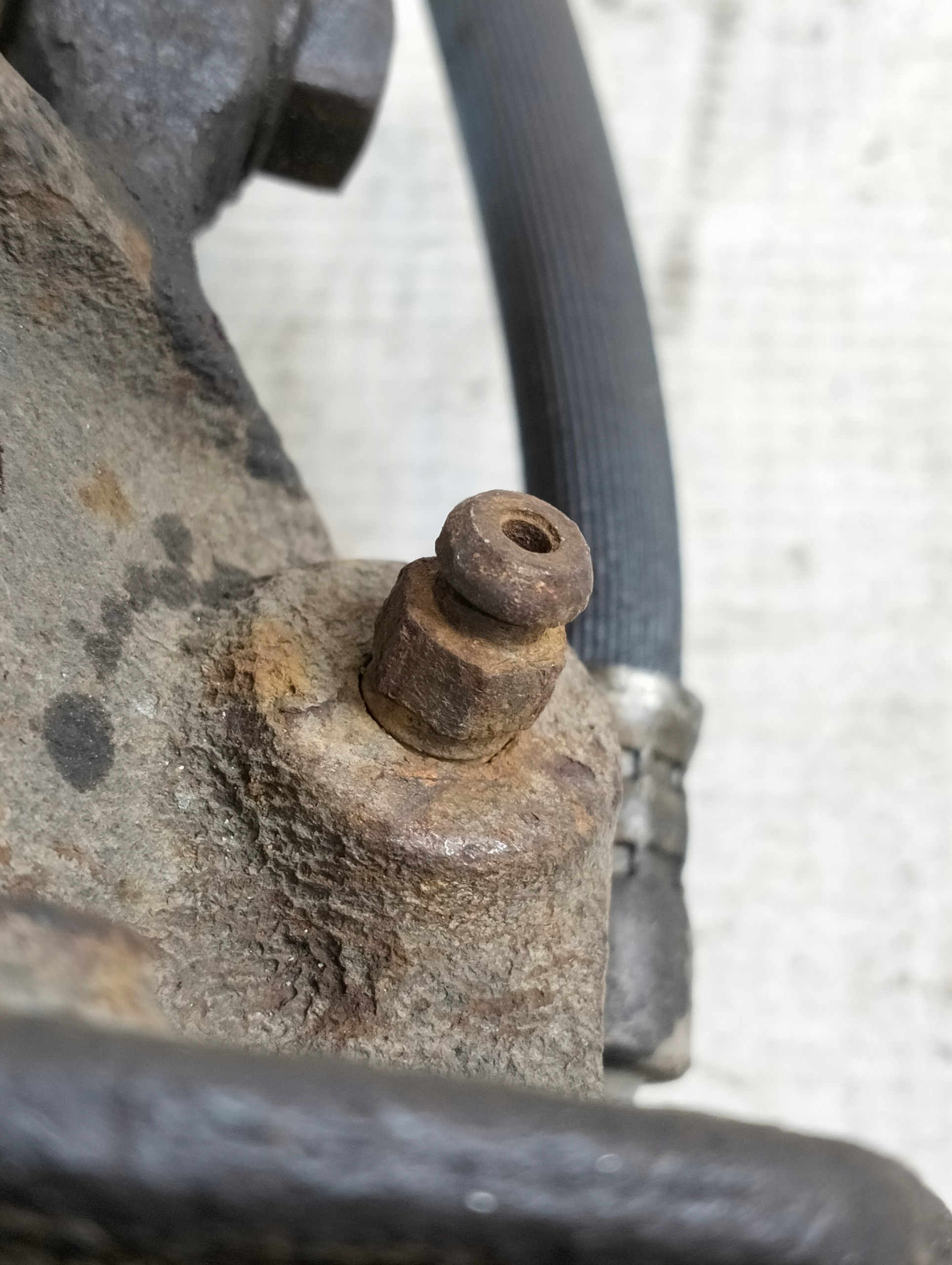 VOLVO V40 1.8 77KW 1999r caliper right front