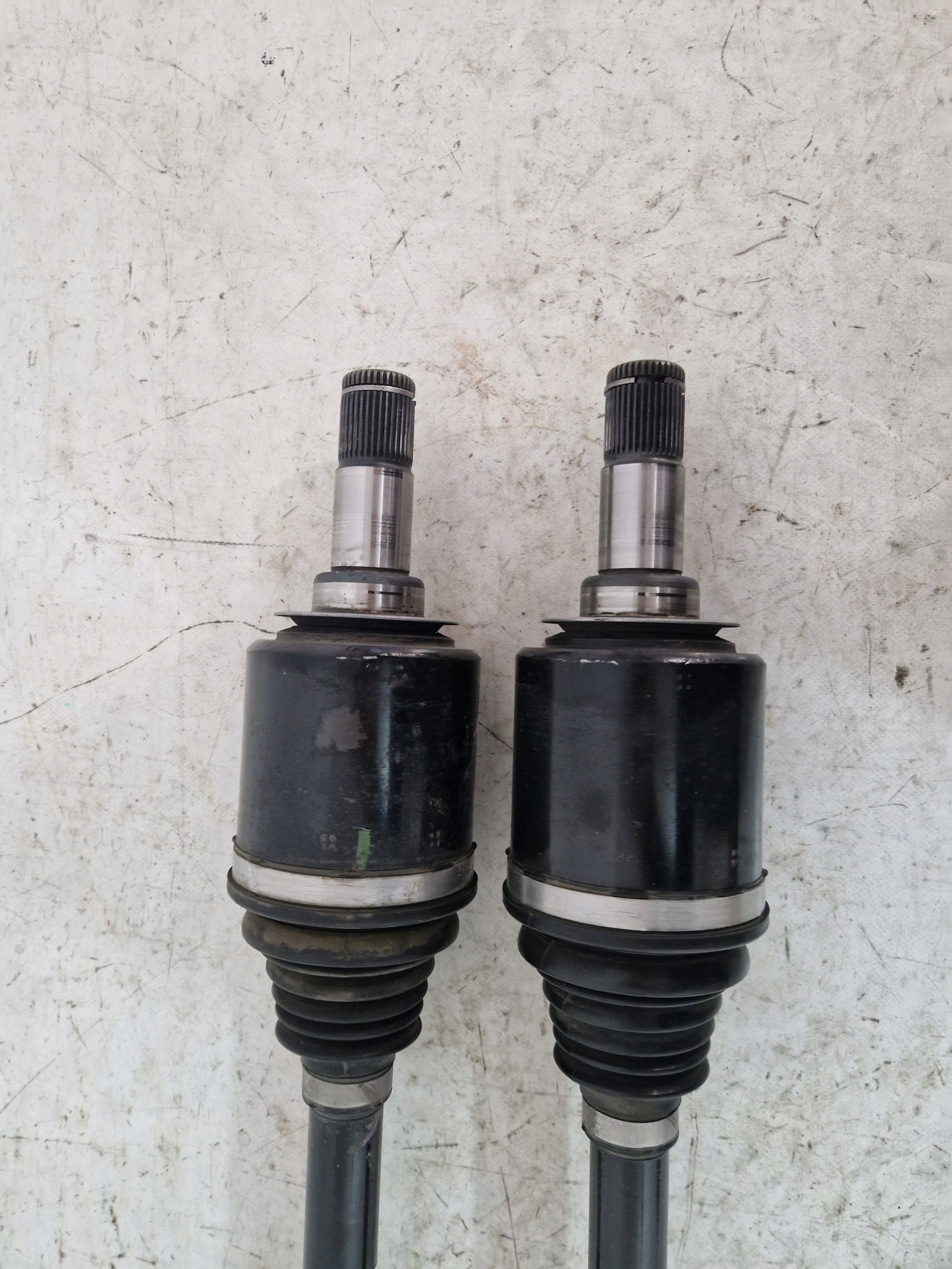 DODGE CHARGER CHALLENGER 3.6 15- semi-axis rear part left = right 68277002AB
