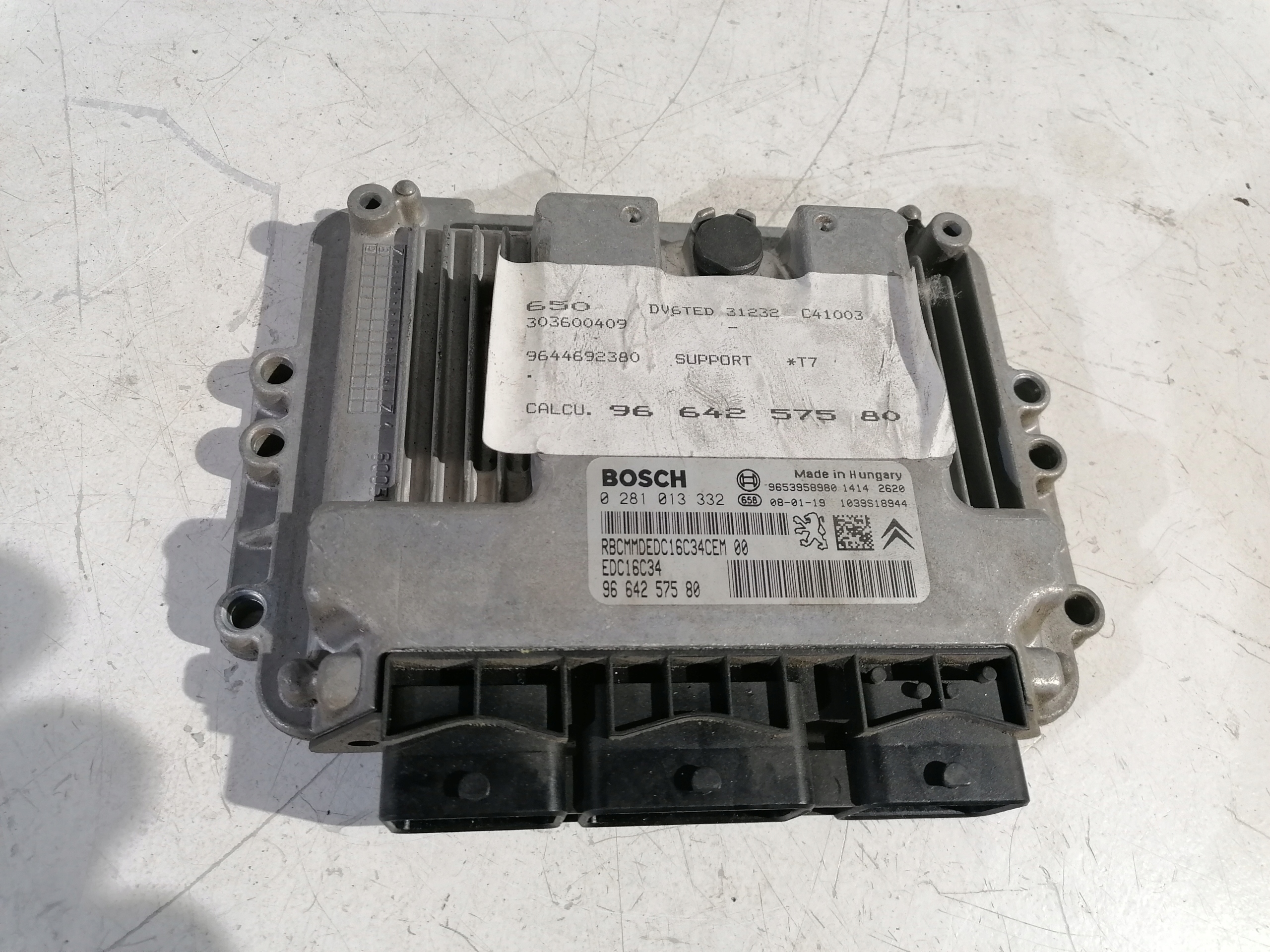 Peugeot 308 and T7 computer control unit of the engine
