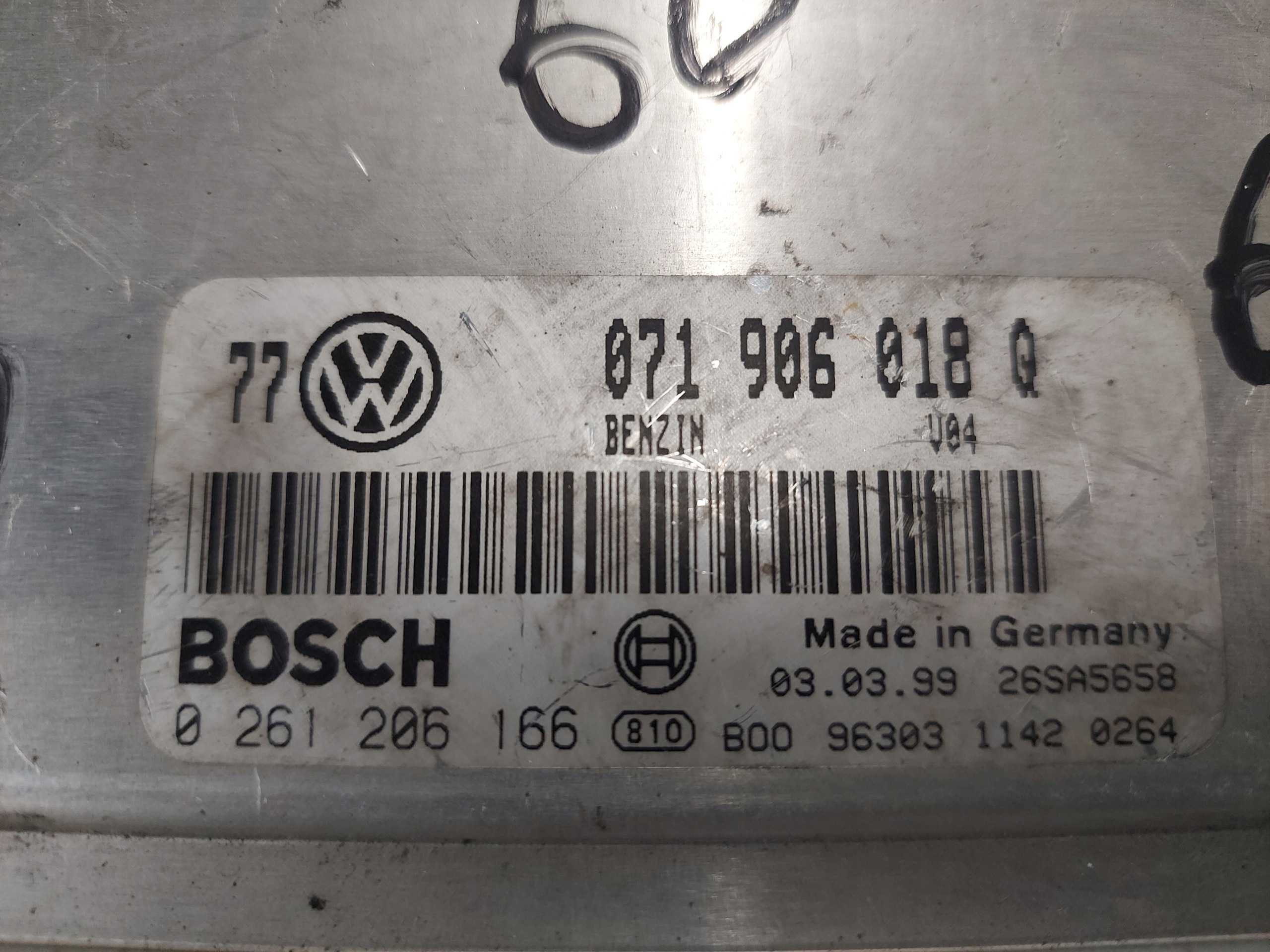 PASSAT B5 2.3 B 071906018Q control unit of the engine