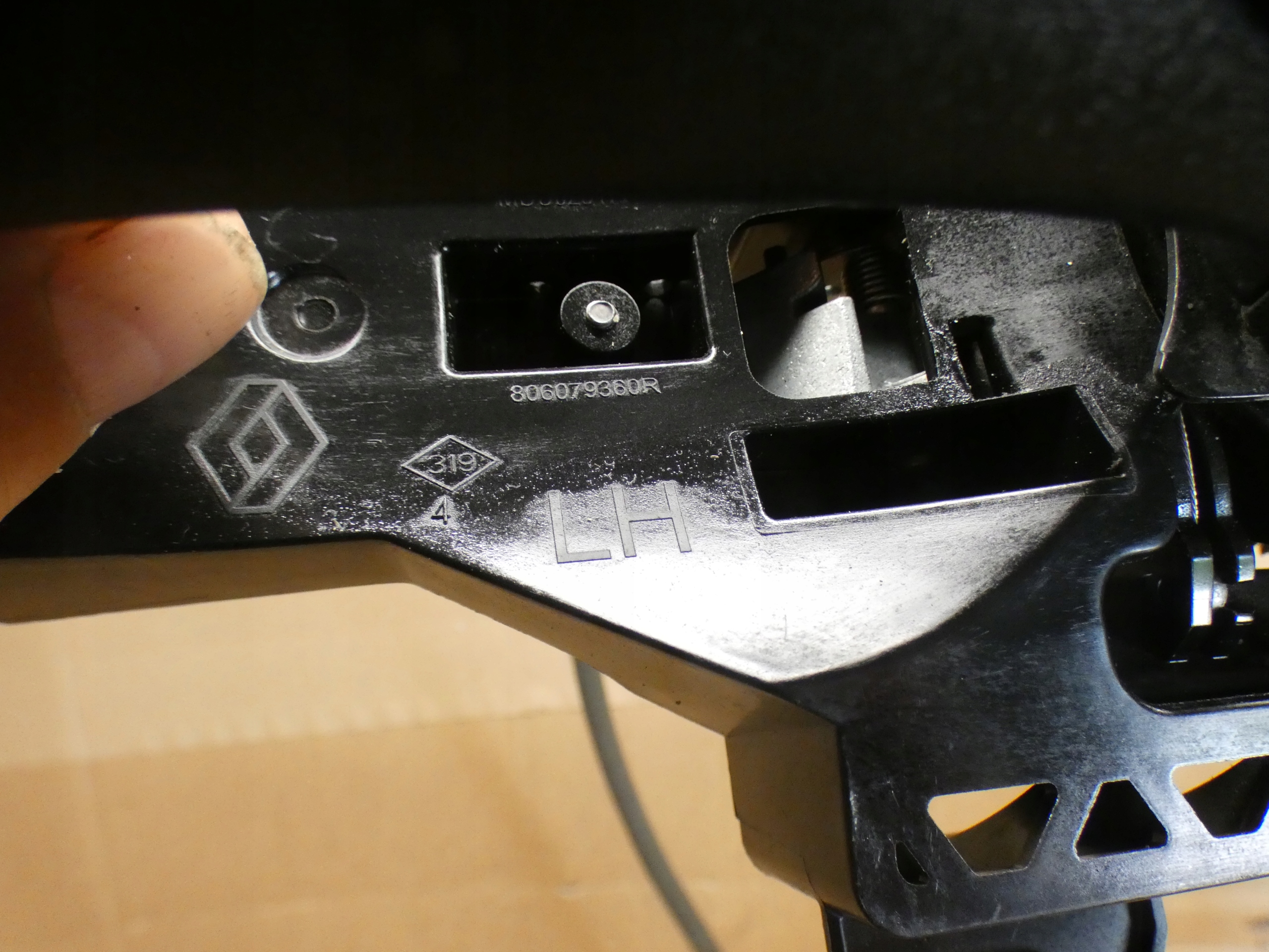 handle exterior door front left side Renault EXPRESS 806079360R