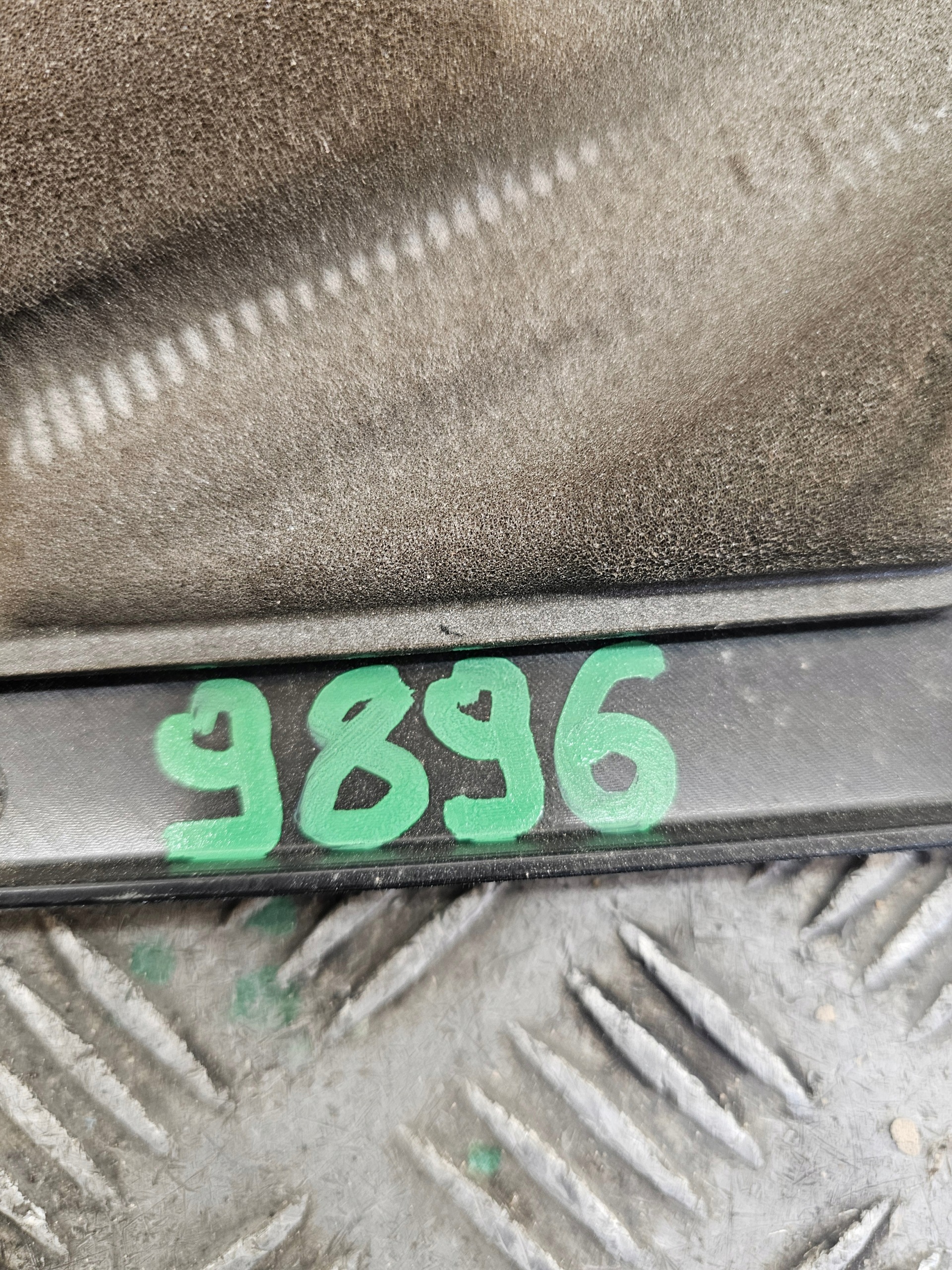 cover upper of the engine BMW G30 G31 8657035 EDRIVE