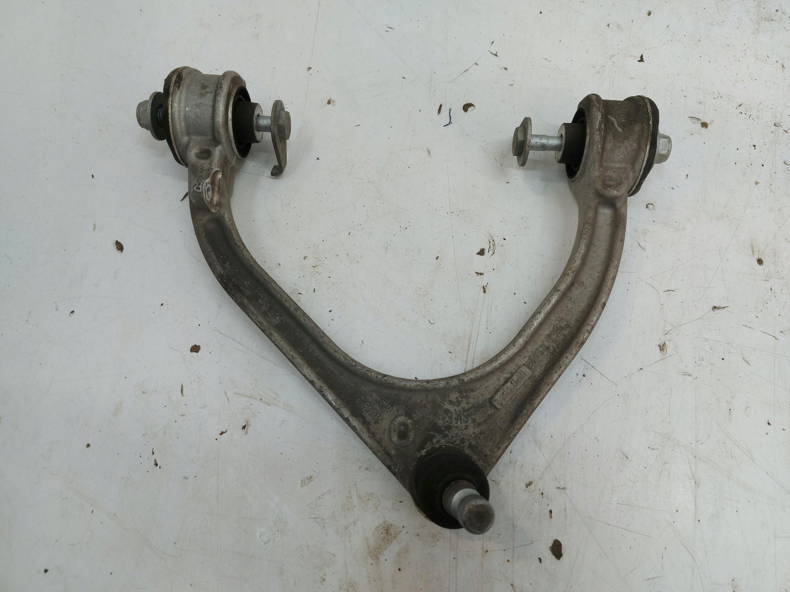 Range Rover VELAR L560 2.0d 2021r arm right front front upper