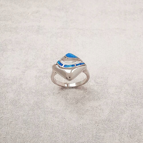 Stříbrný čtvercový prstýnek s modrým opálem
