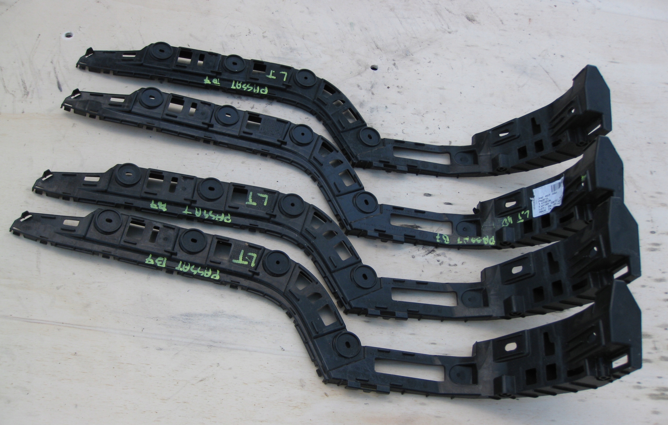 VW PASSAT B7 KOMBI bumper bracket left rear 3AF807393