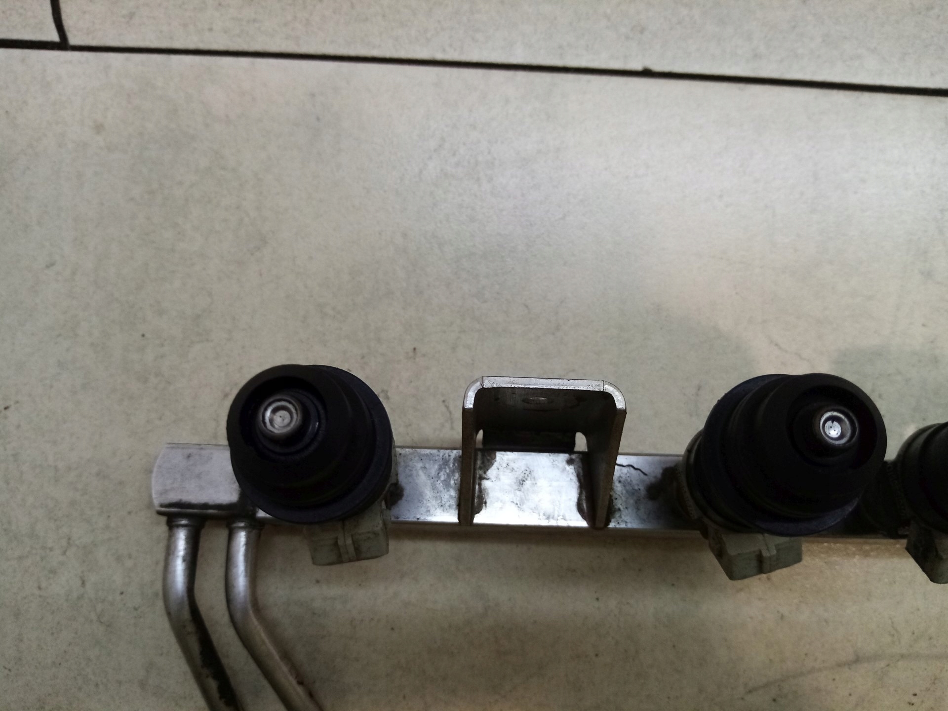 Kraftstoffverteiler Einspritzleiste AUDI 2.0