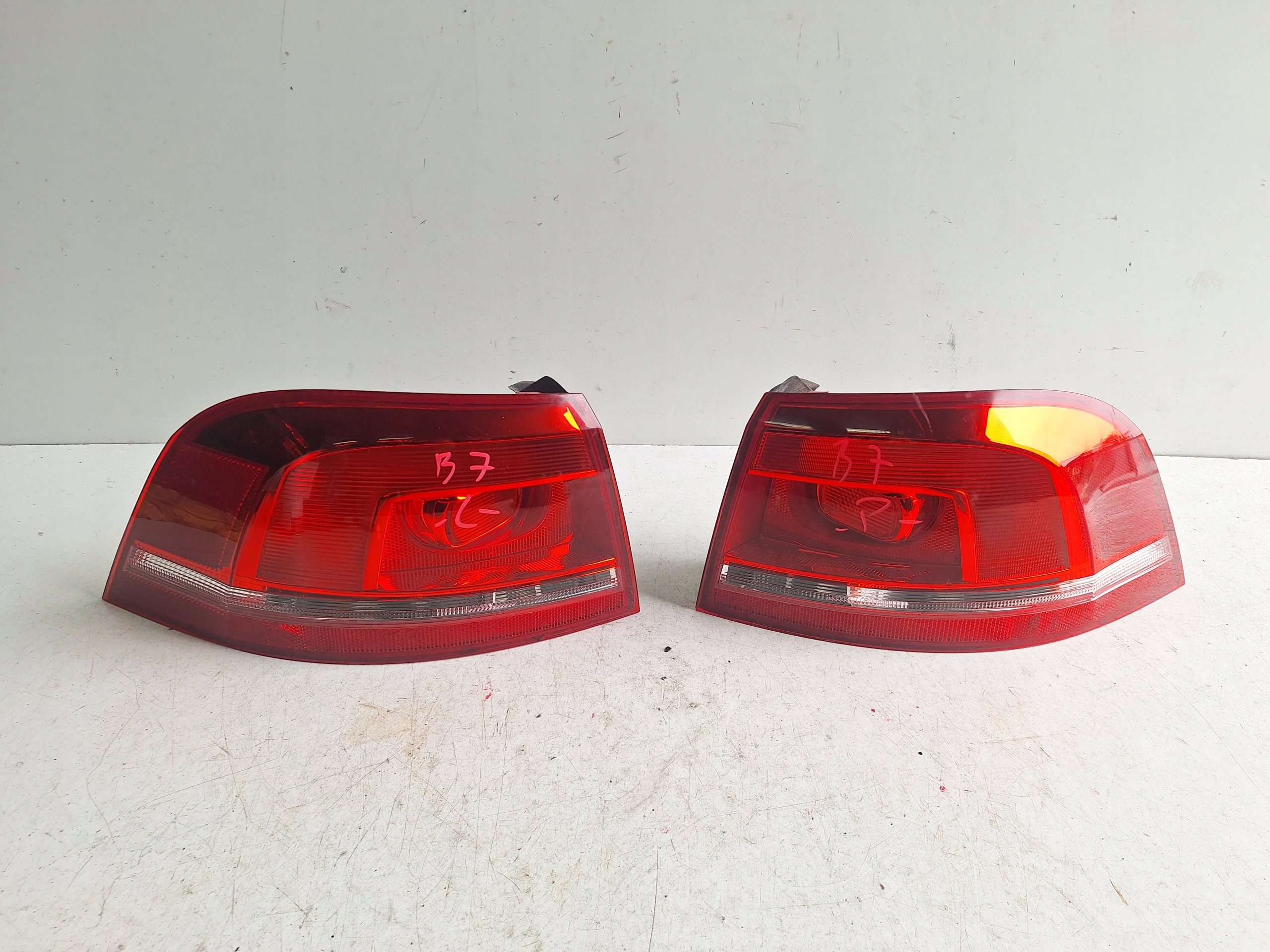 VOLKSWAGEN PASSAT B7 10-14 light left KOMBI