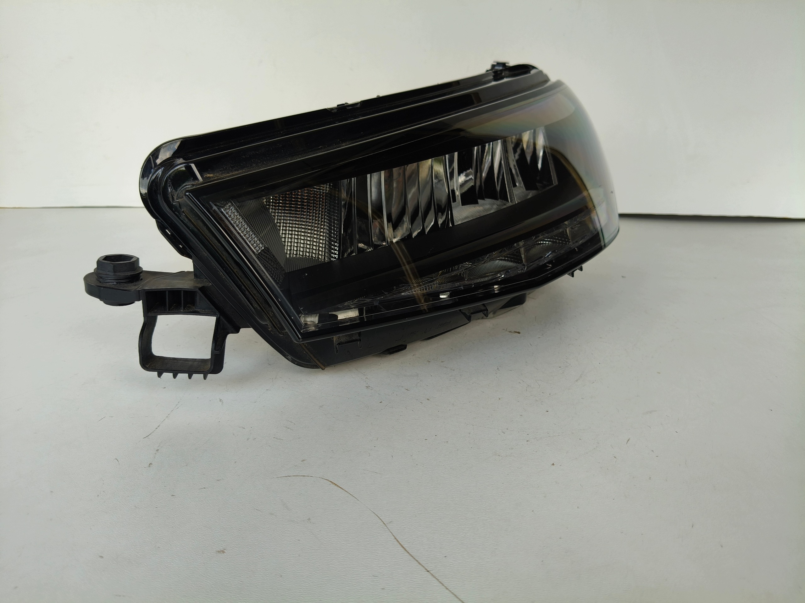 light left REFLEKTOR SKODA FABIA IV 4 6VA 20- LED