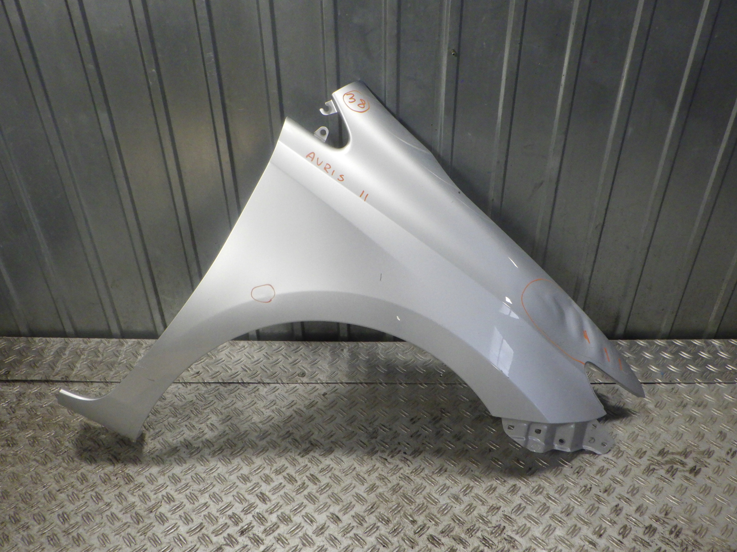 КРЫЛО ПРАВЫЙ ПЕРЕД TOYOTA AURIS II