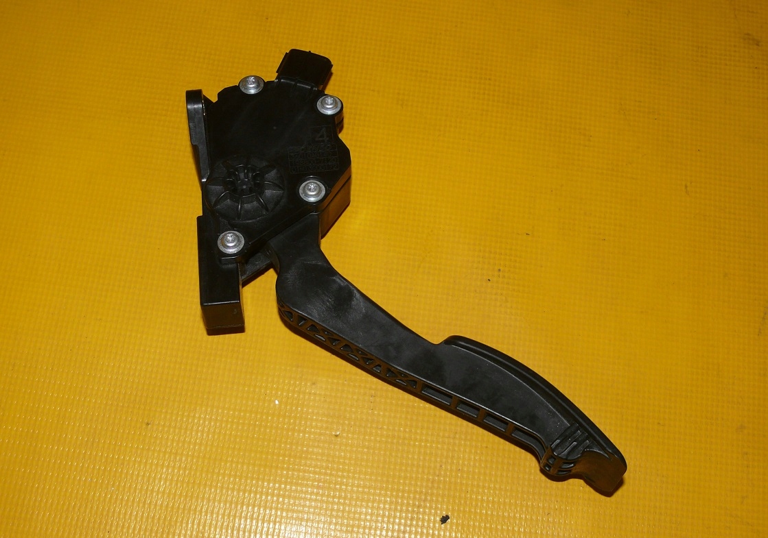PEDAL potentiometer Sensor Gas SUBARU LEGACY V 2.0 D 150KM EE20Z