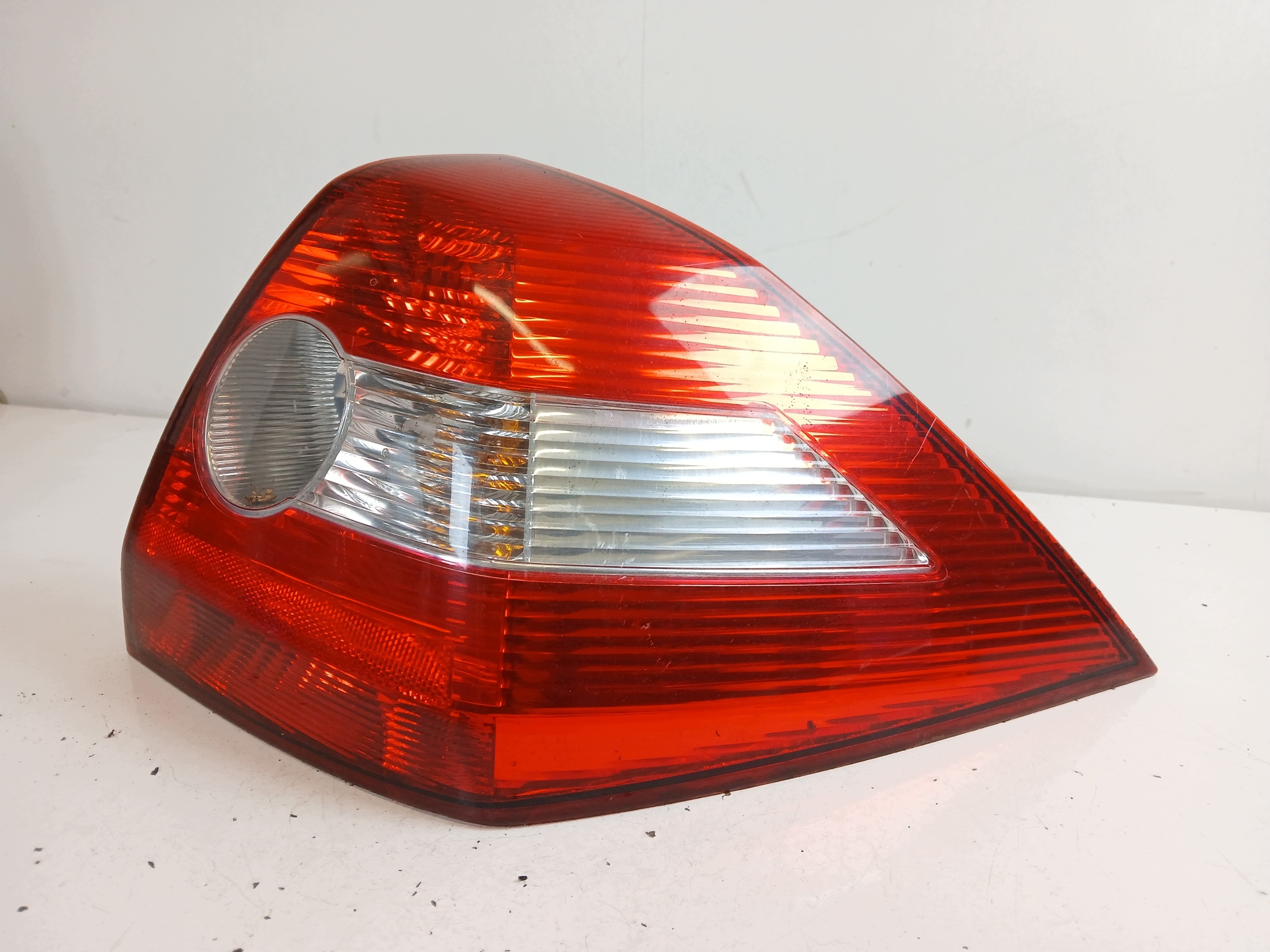 RENAULT MEGANE II sedan light right rear part