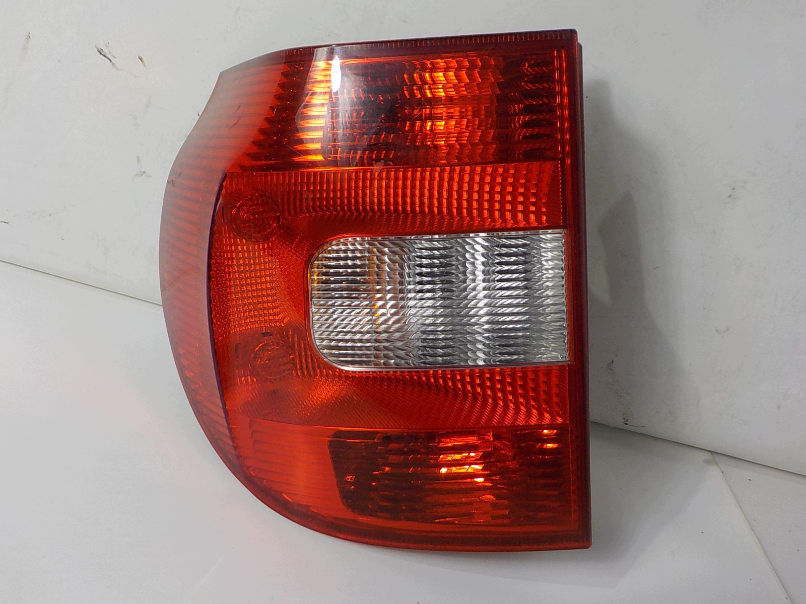 SKODA YETI light left rear left rear part 5L0945111
