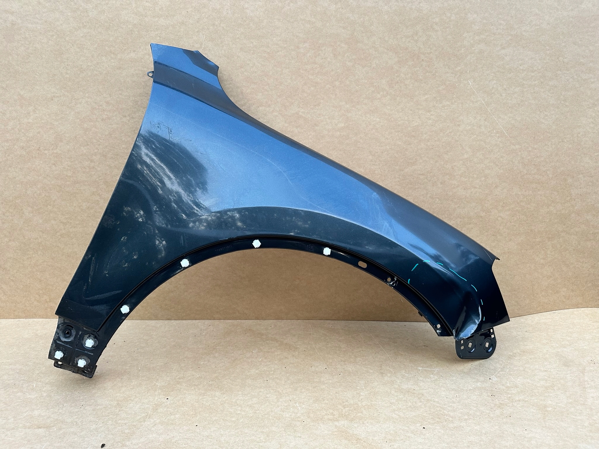 VW TOUAREG IIp 10-18 КРИЛО ПРАВИЙ ПЕРЕД ПЕРЕДНІЙ