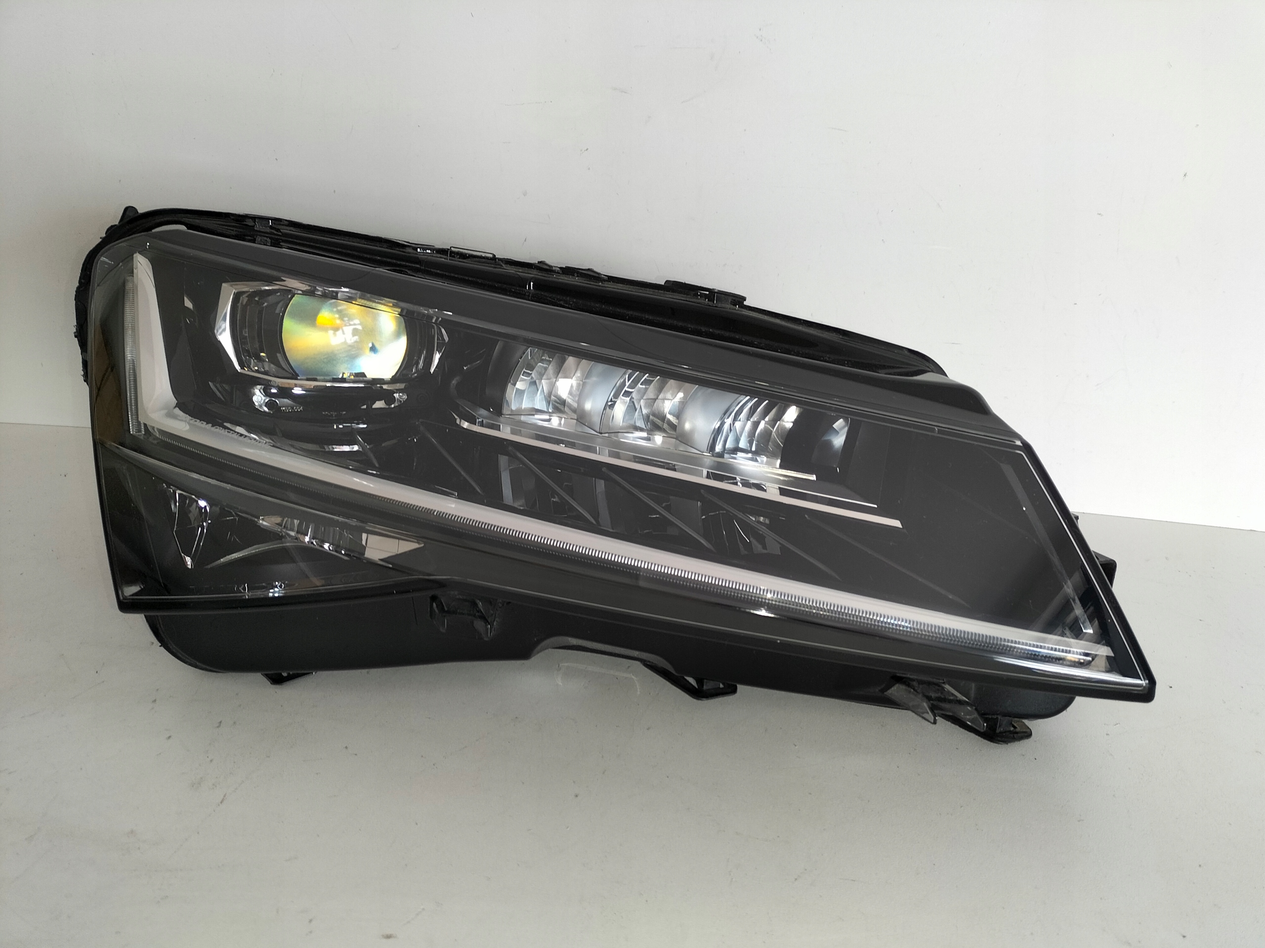 light front reflektor right SKODA SUPERB III LIFT 19- CRYSTAL LIGHTING