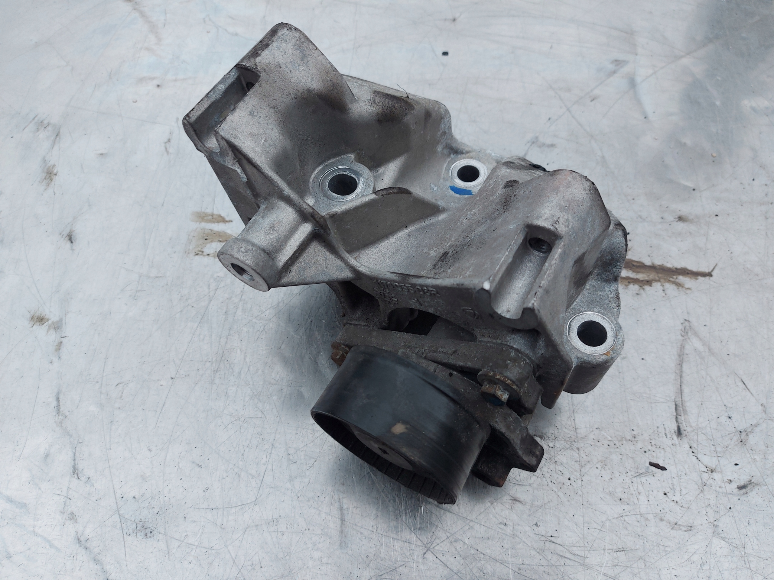 Крепление кронштейн Trafic III Vivaro 117105508r