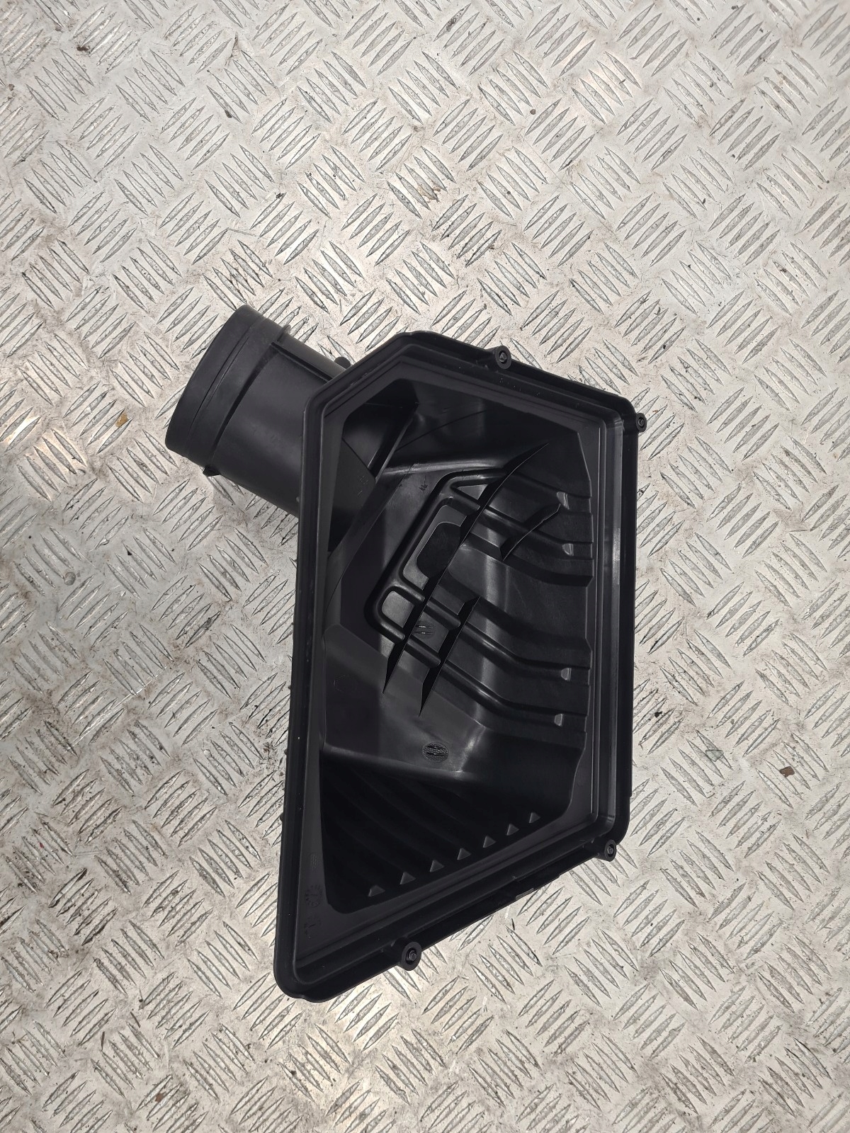 BMW UPPER PART COVER OF A FILTER, AIR 8675262