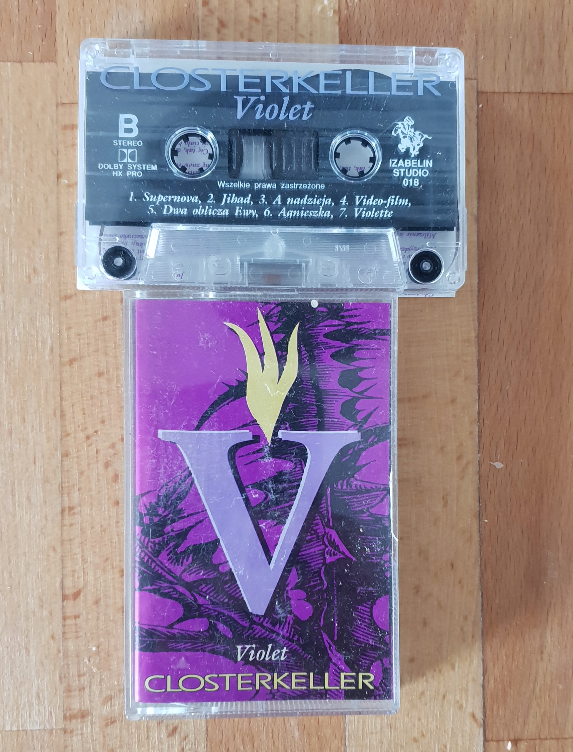 VIOLET CLOSTERKELLER Kaseta