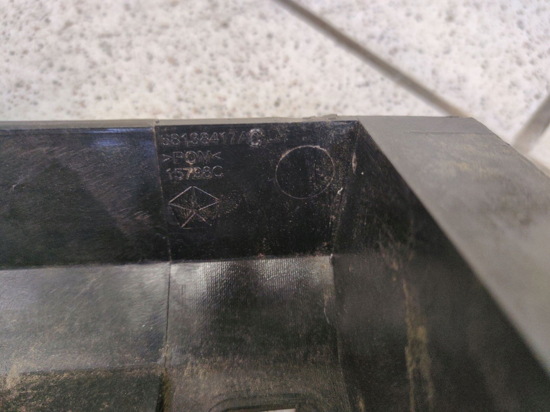 Support Support plaque Pare choc Arrière Gauche Bouche buse Jeep Cherokee 5 2014 68138417AC