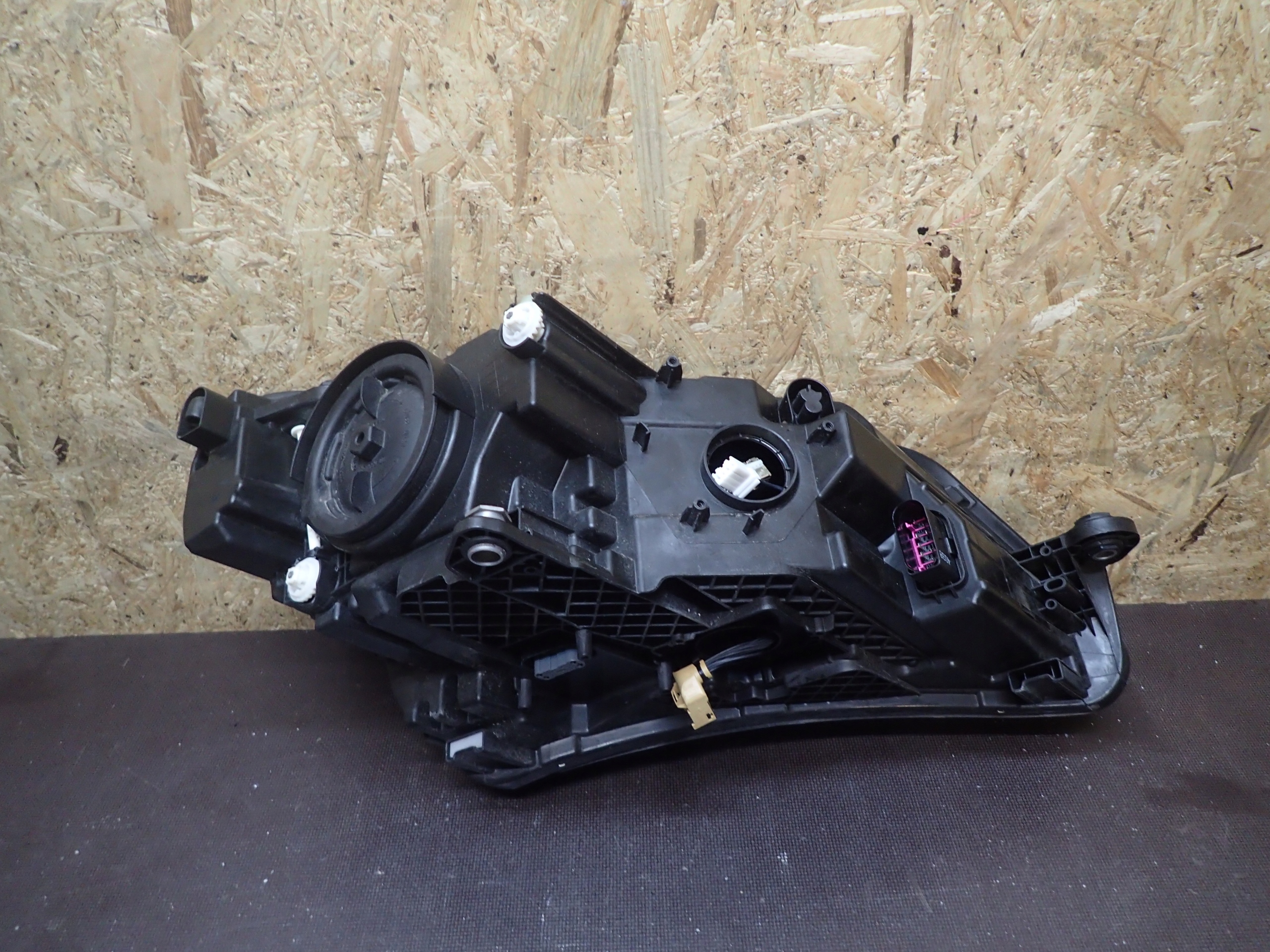 LIGHT FRONT LEFT SKODA SUPERB III 3 BI XENON LED