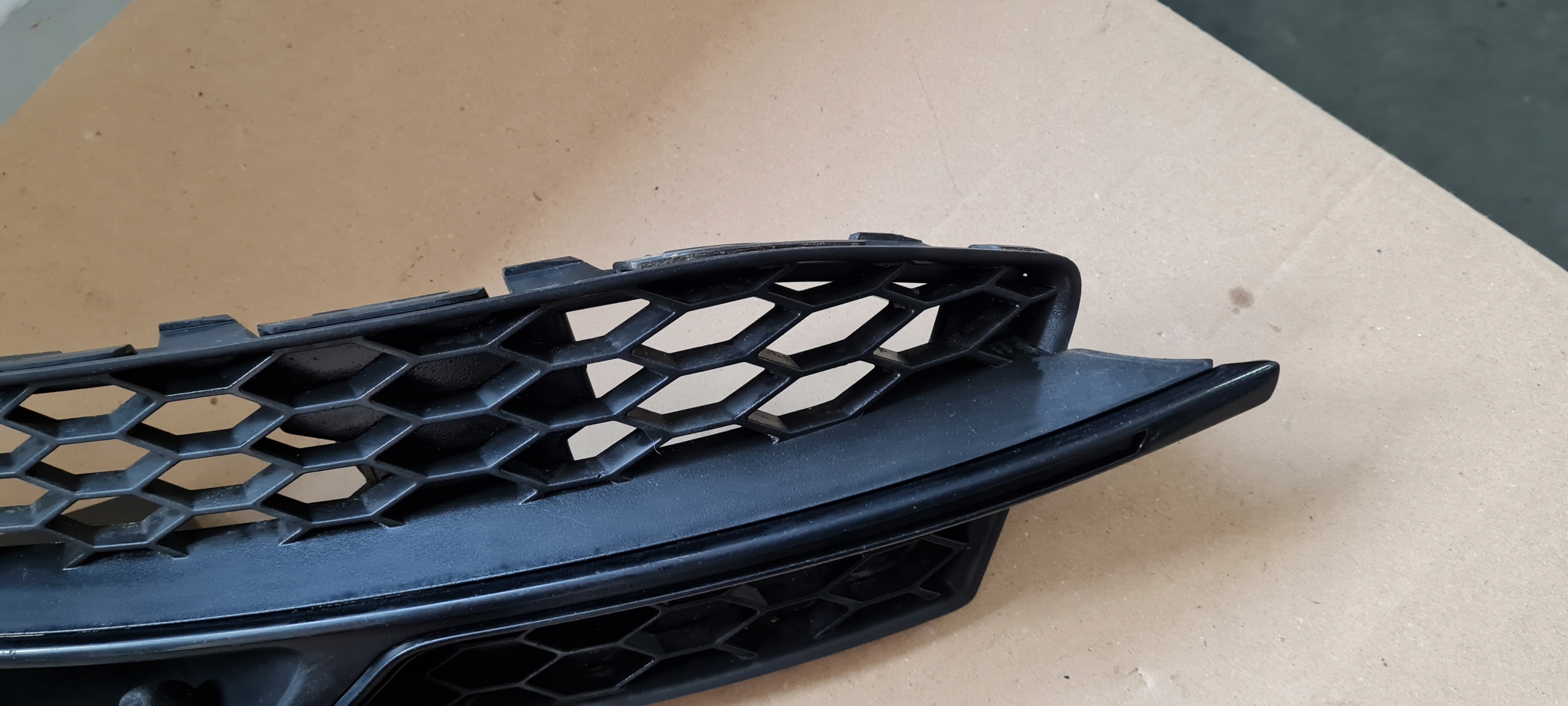 S3 8V sedan A3 grid of a bumper left left front black BLACK 8V3807151A