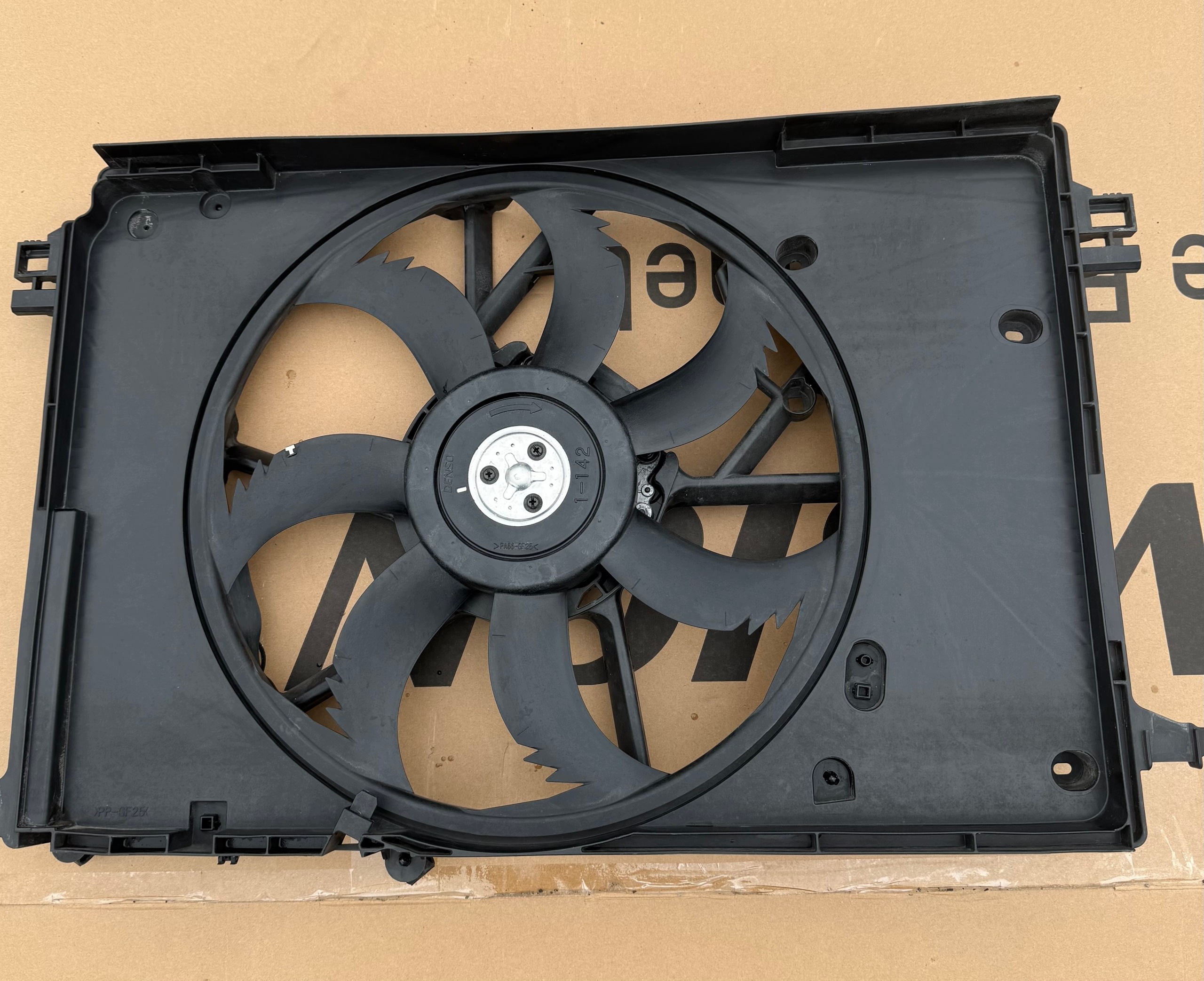 obal ventylátora chladiče ventilátor motorek originál TOYOTA RAV4 5
