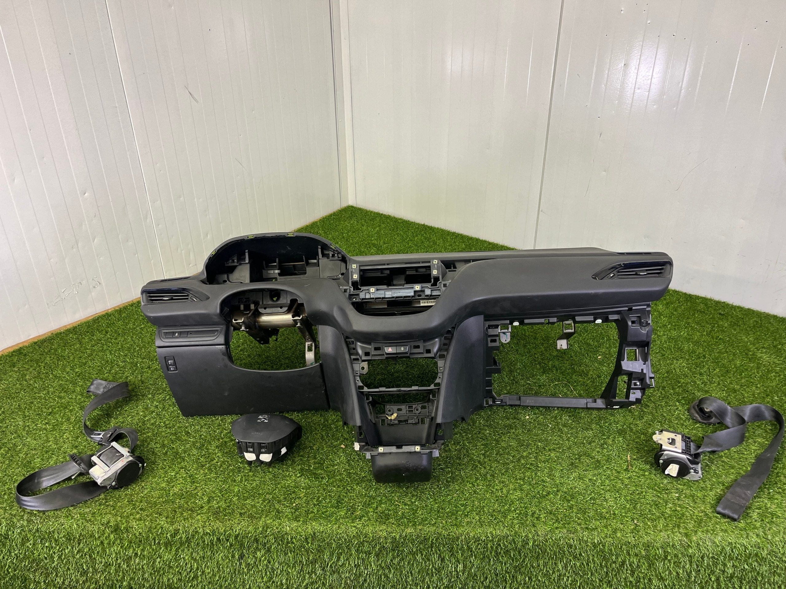 dashboard instrument panel PEUGEOT 208
